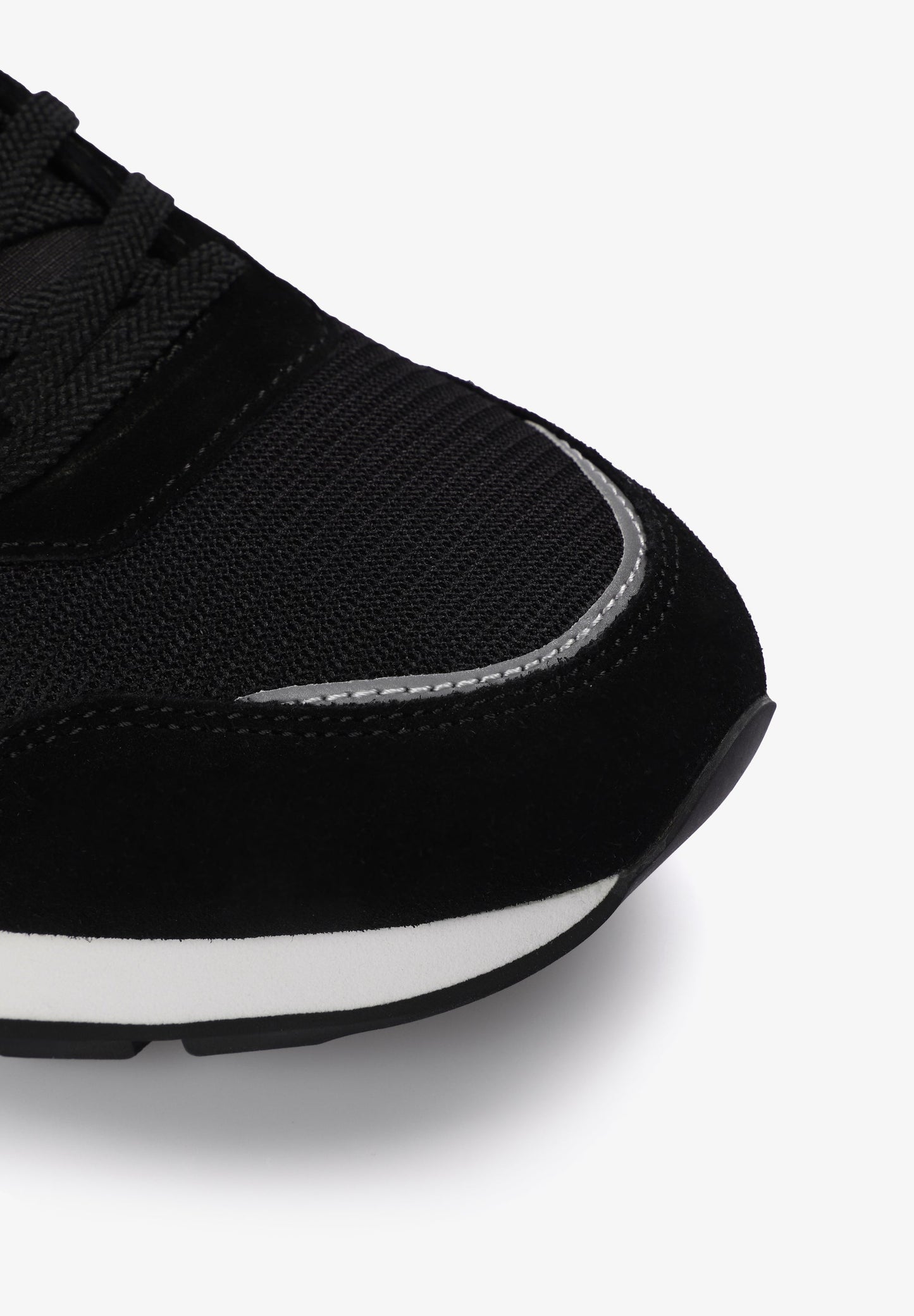 LEATHER SKULL SNEAKERS