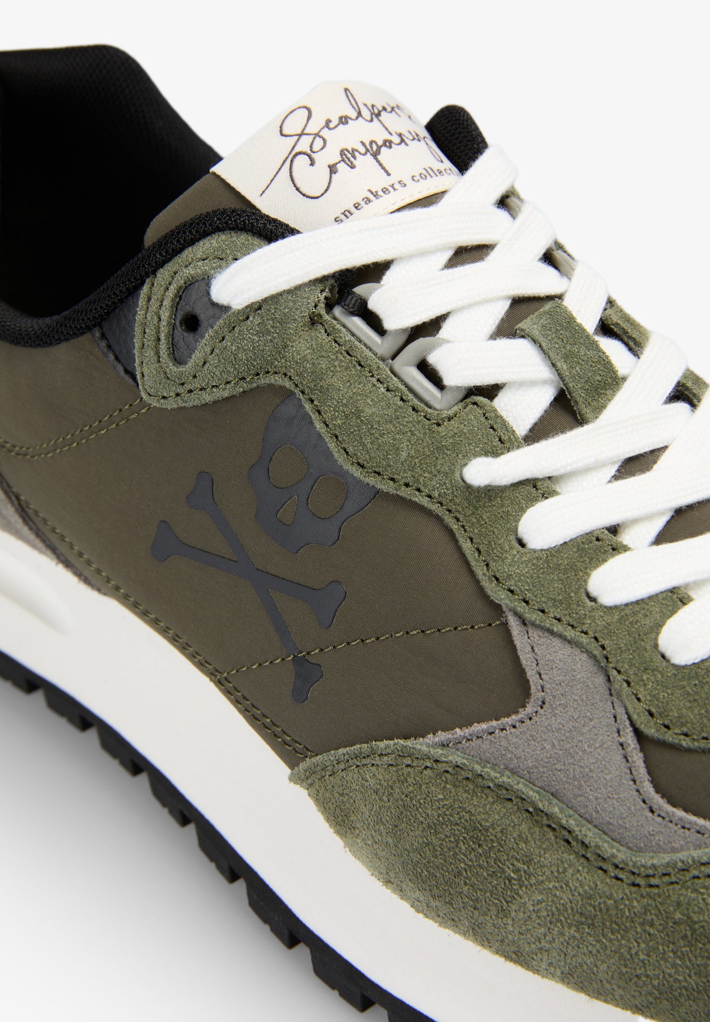 CONTRAST SKULL SPLIT SUEDE SNEAKERS