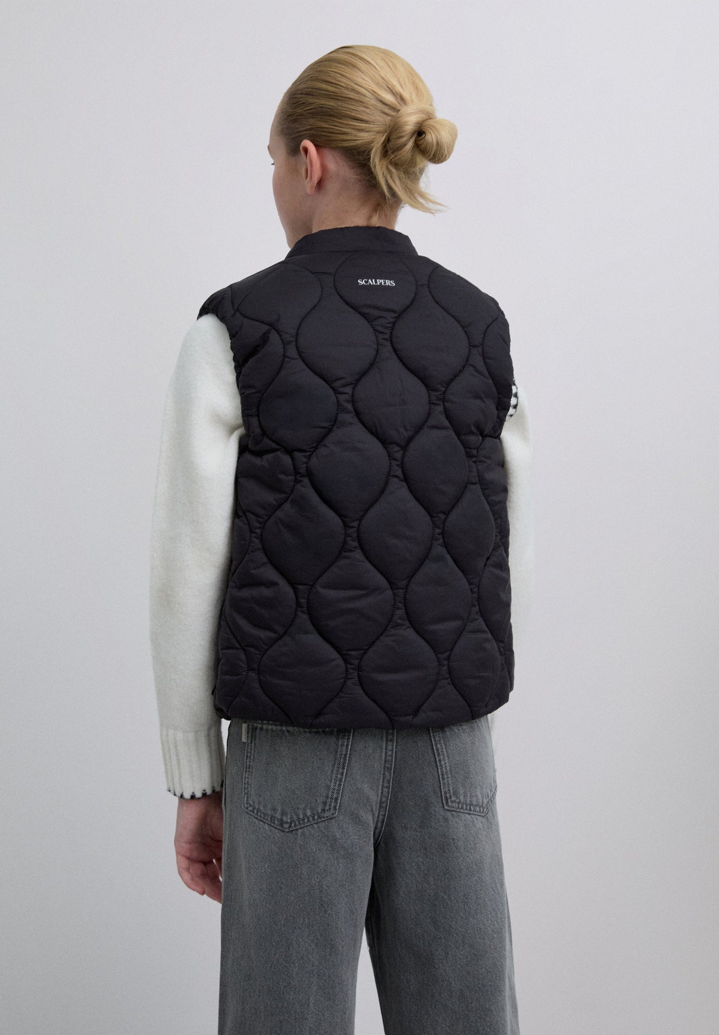 PUFFER VEST WITH SKULL