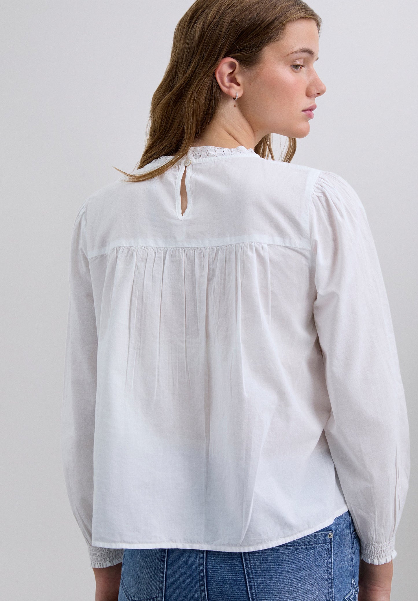 BLOUSE WITH LACE MOTIVES