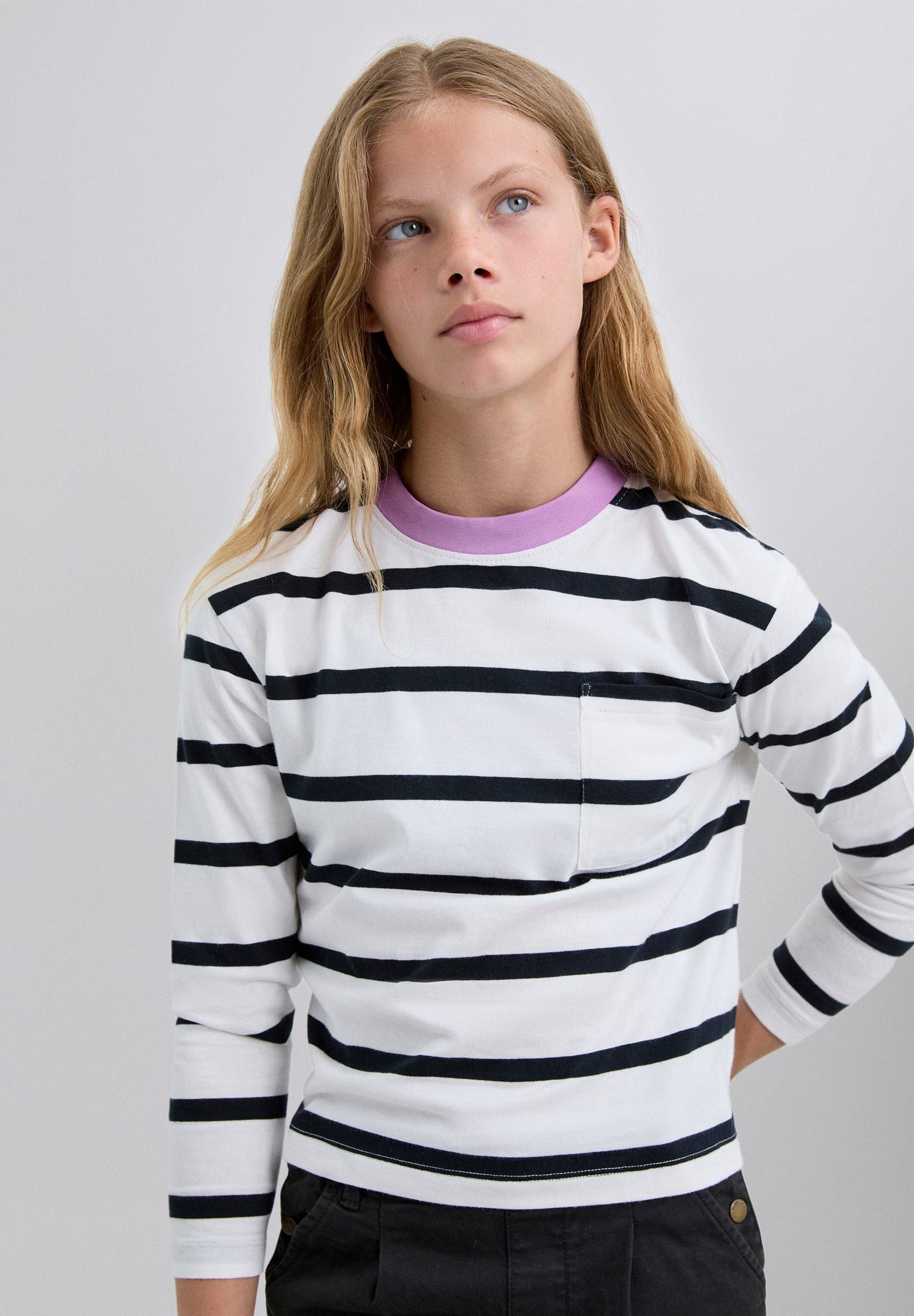 CONTRAST STRIPED T-SHIRT