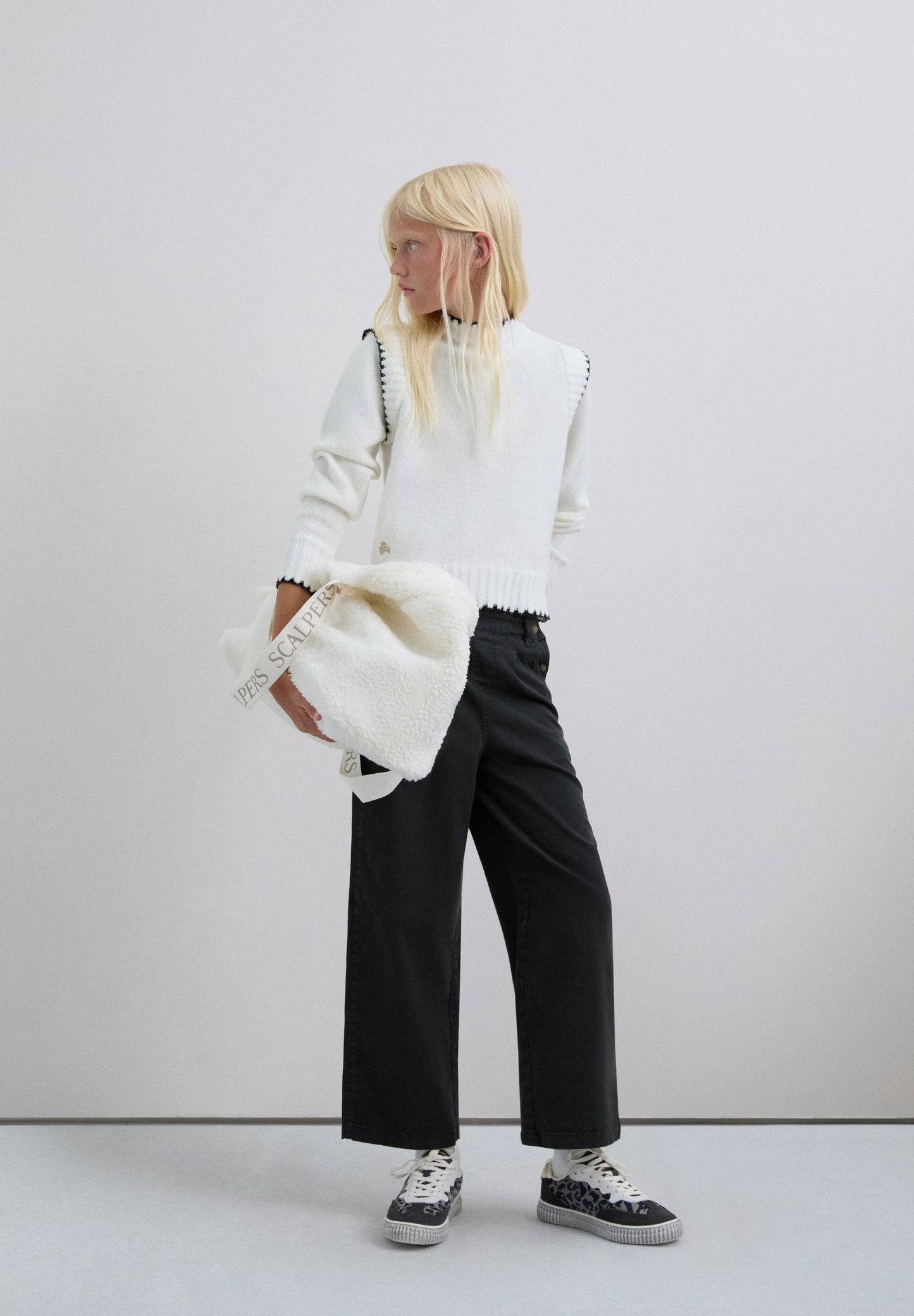 CONTRAST KNIT SWEATER