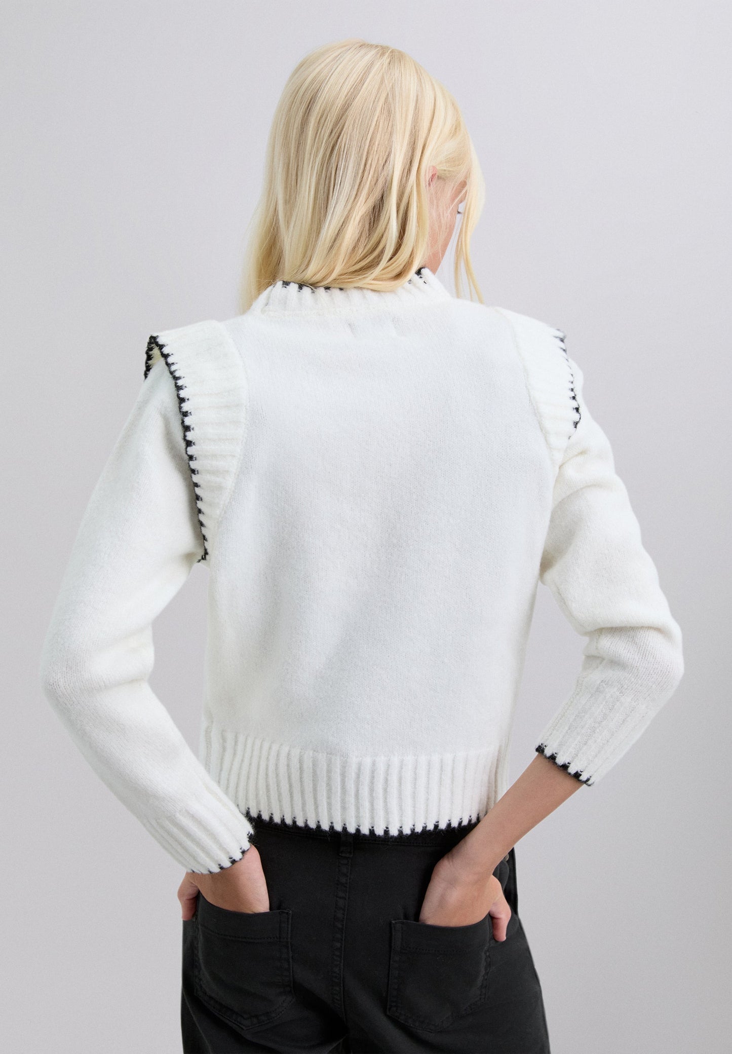 CONTRAST KNIT SWEATER
