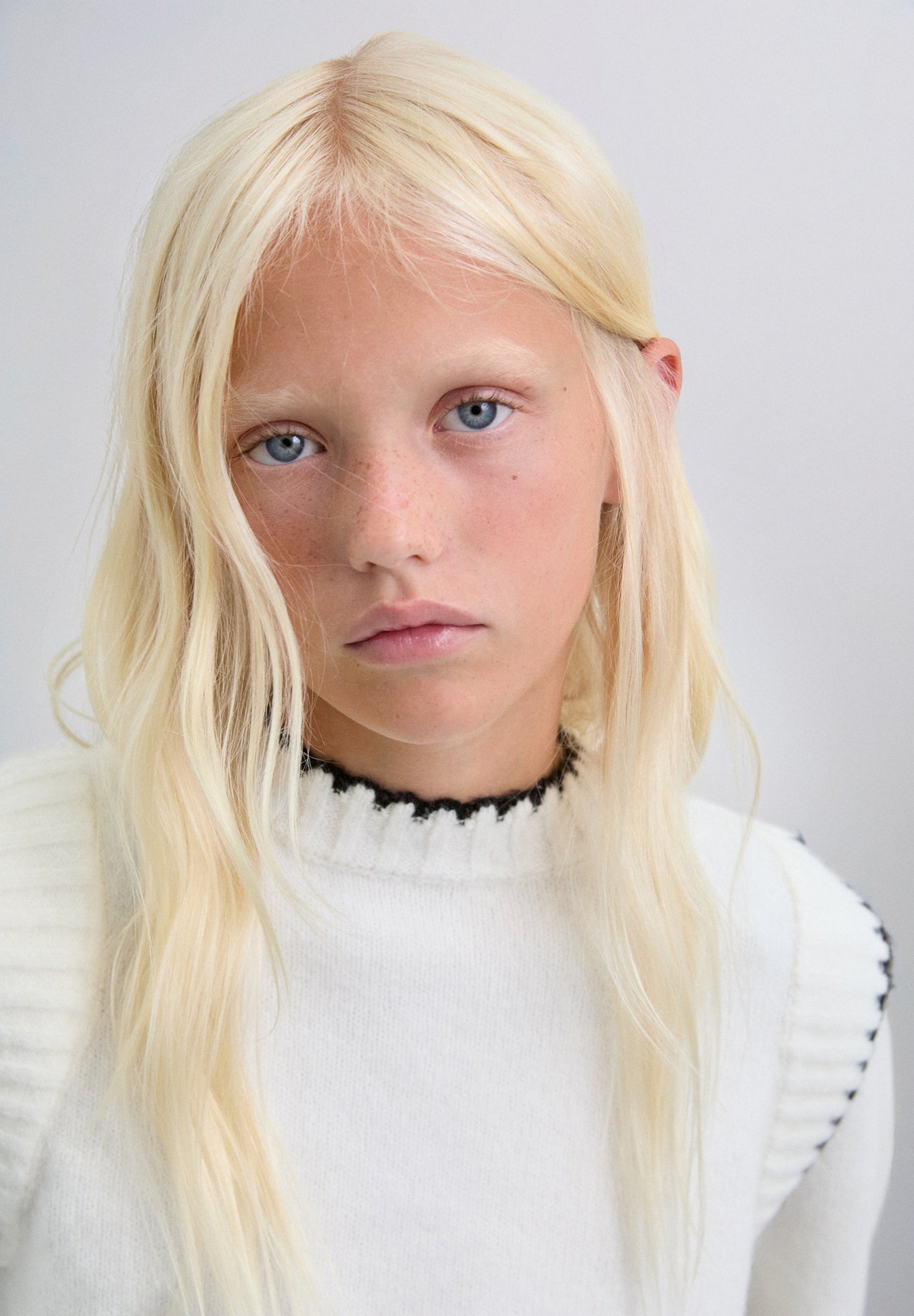 CONTRAST KNIT SWEATER