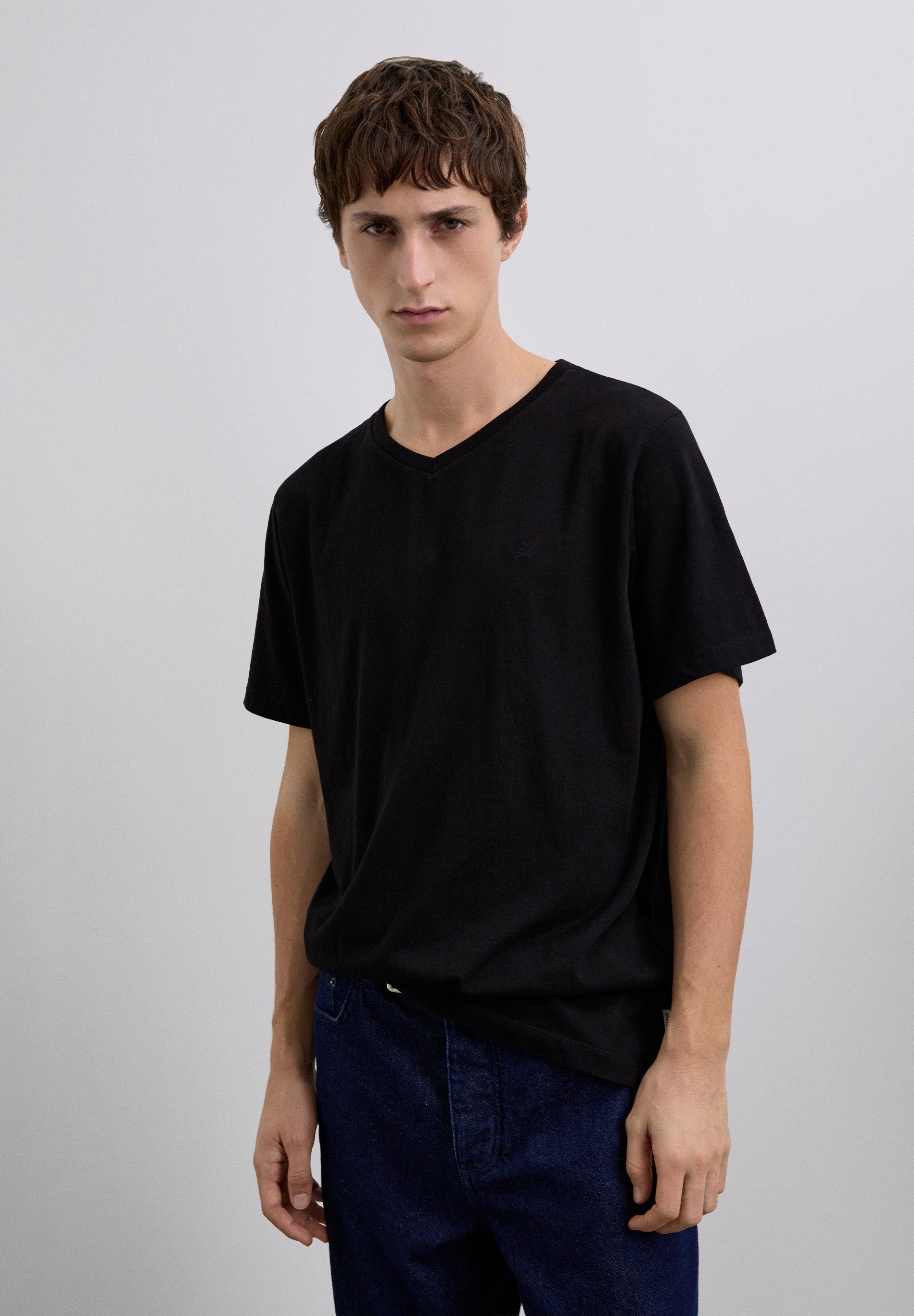 T-SHIRT WITH MATCHING EMBROIDERED SKULL