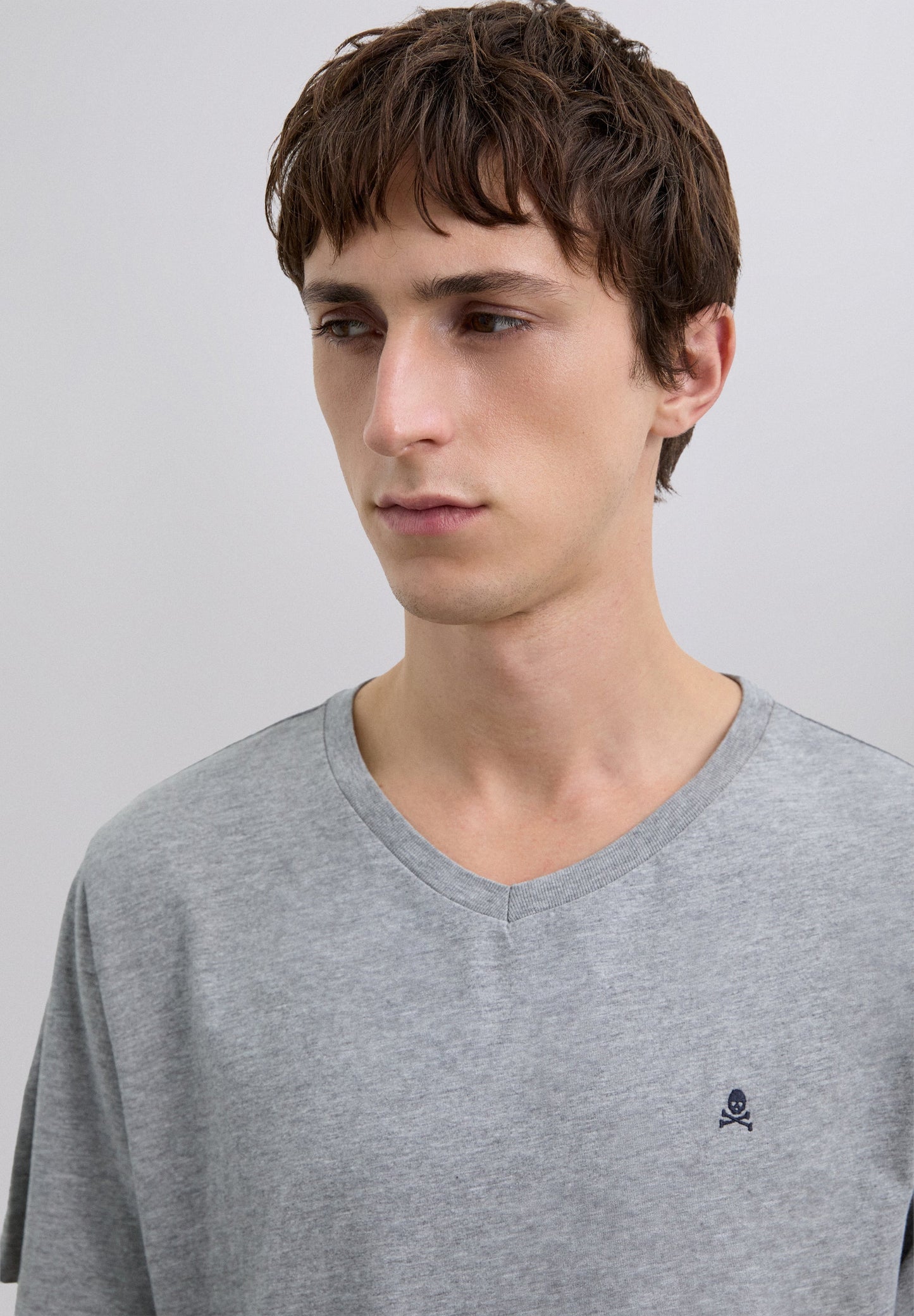 CAMISETA CALAVERA BORDADA TONO