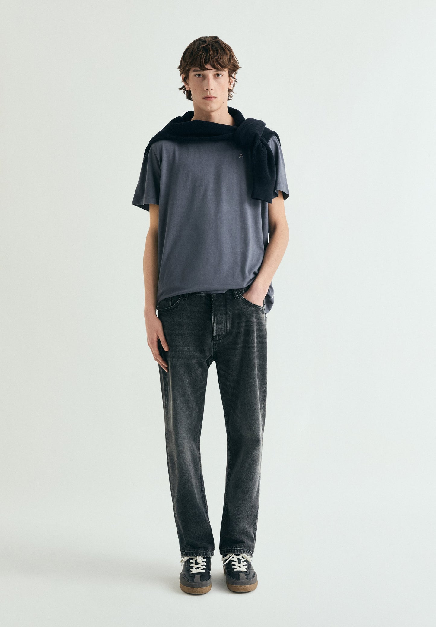 EMBROIDERED WASHED EFFECT T-SHIRT