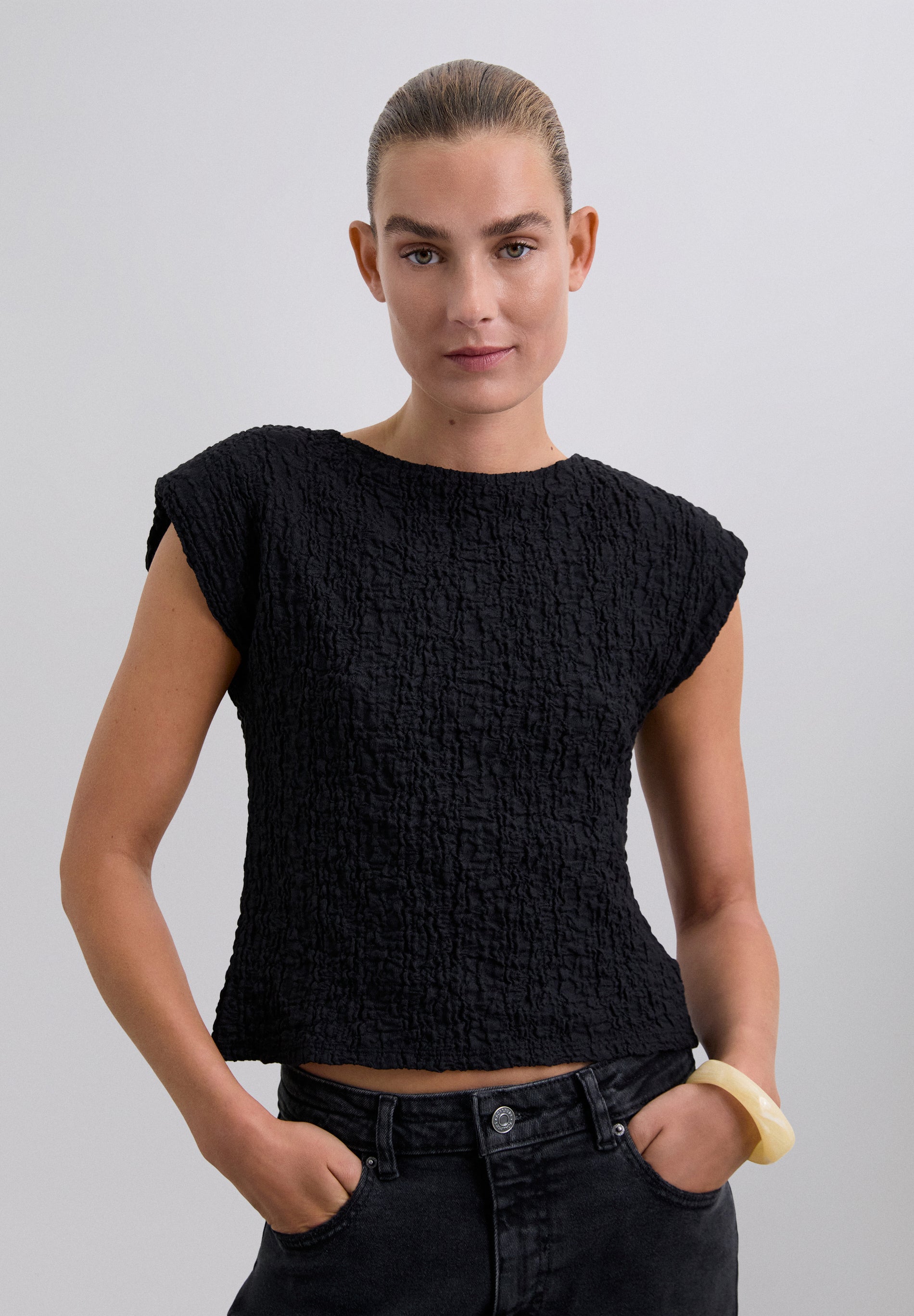 TEXTURED T-SHIRT