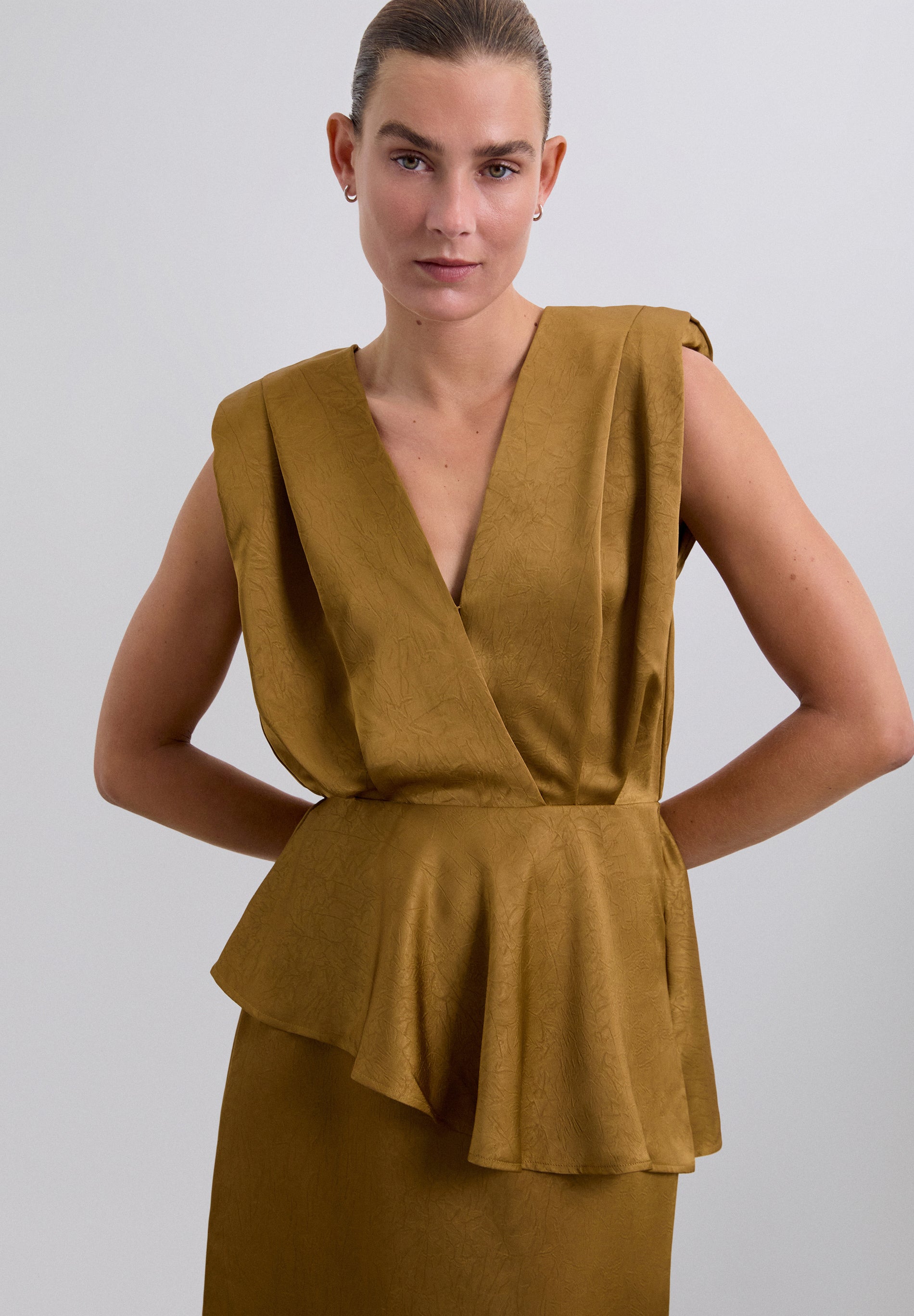 FLOWING TOP WITH RUFFLES