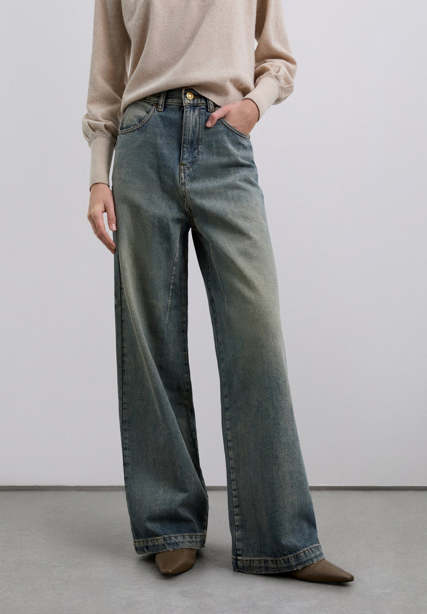 FULL LENGTH HIGH-RISE JEANS