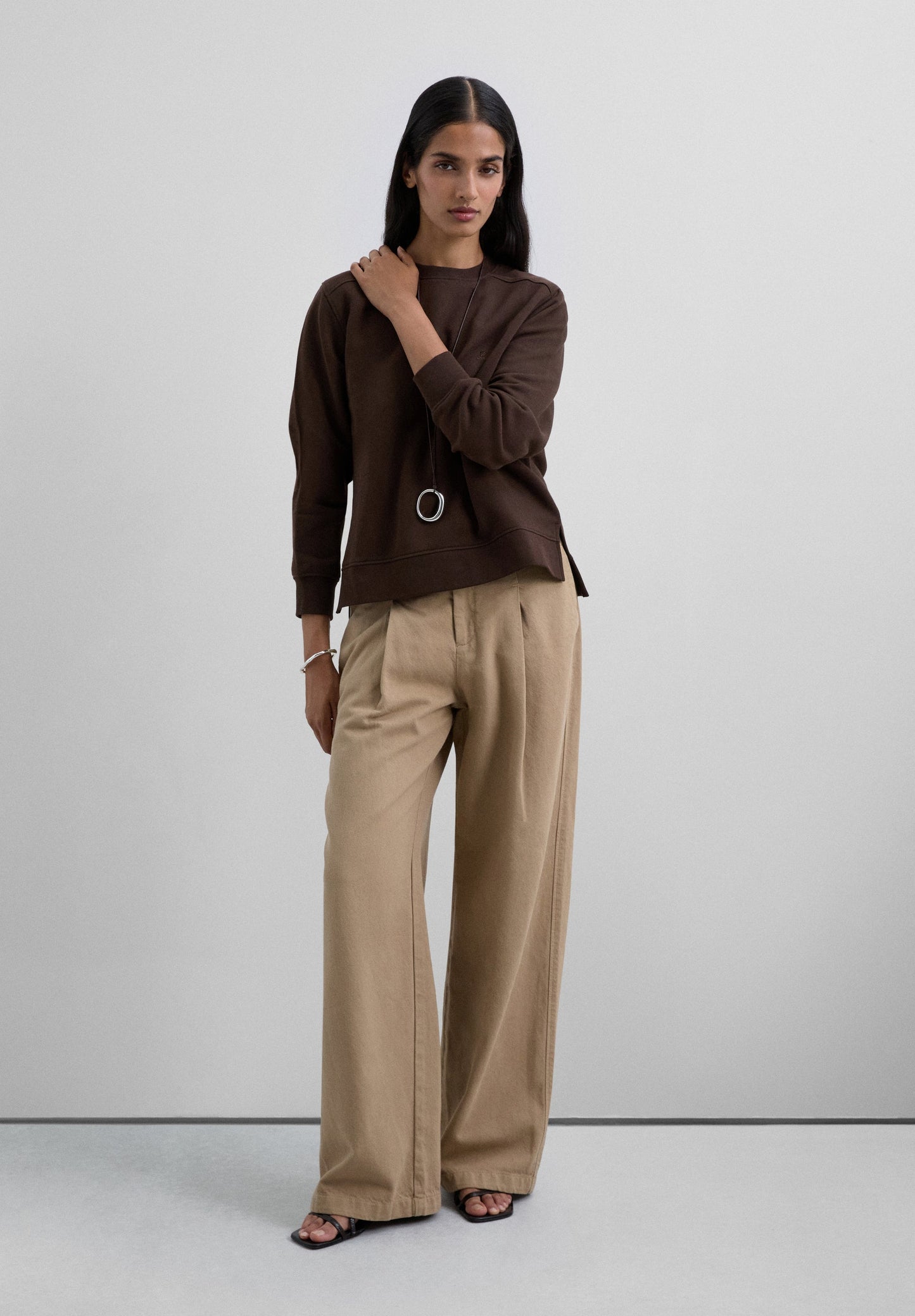 BASIC SKULL SWEATSHIRT