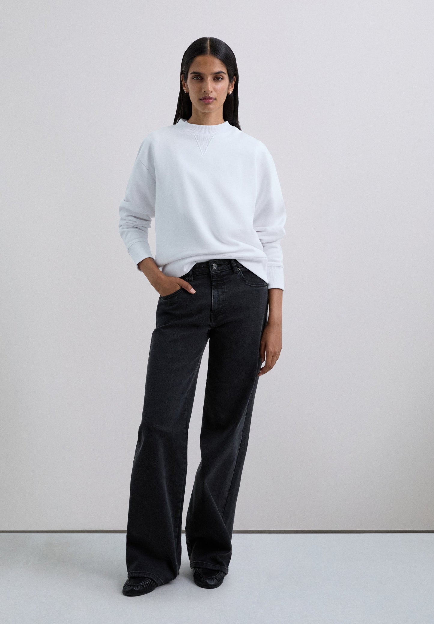 SWEATSHIRT WITH GLITTER SKULL ON THE BACK