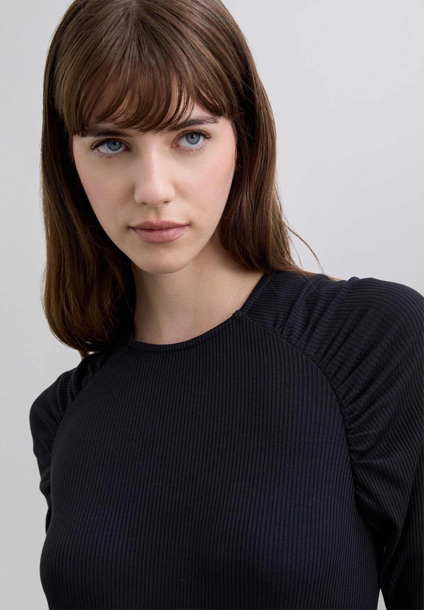 RIBBED T-SHIRT WITH GATHERED SHOULDER DETAIL