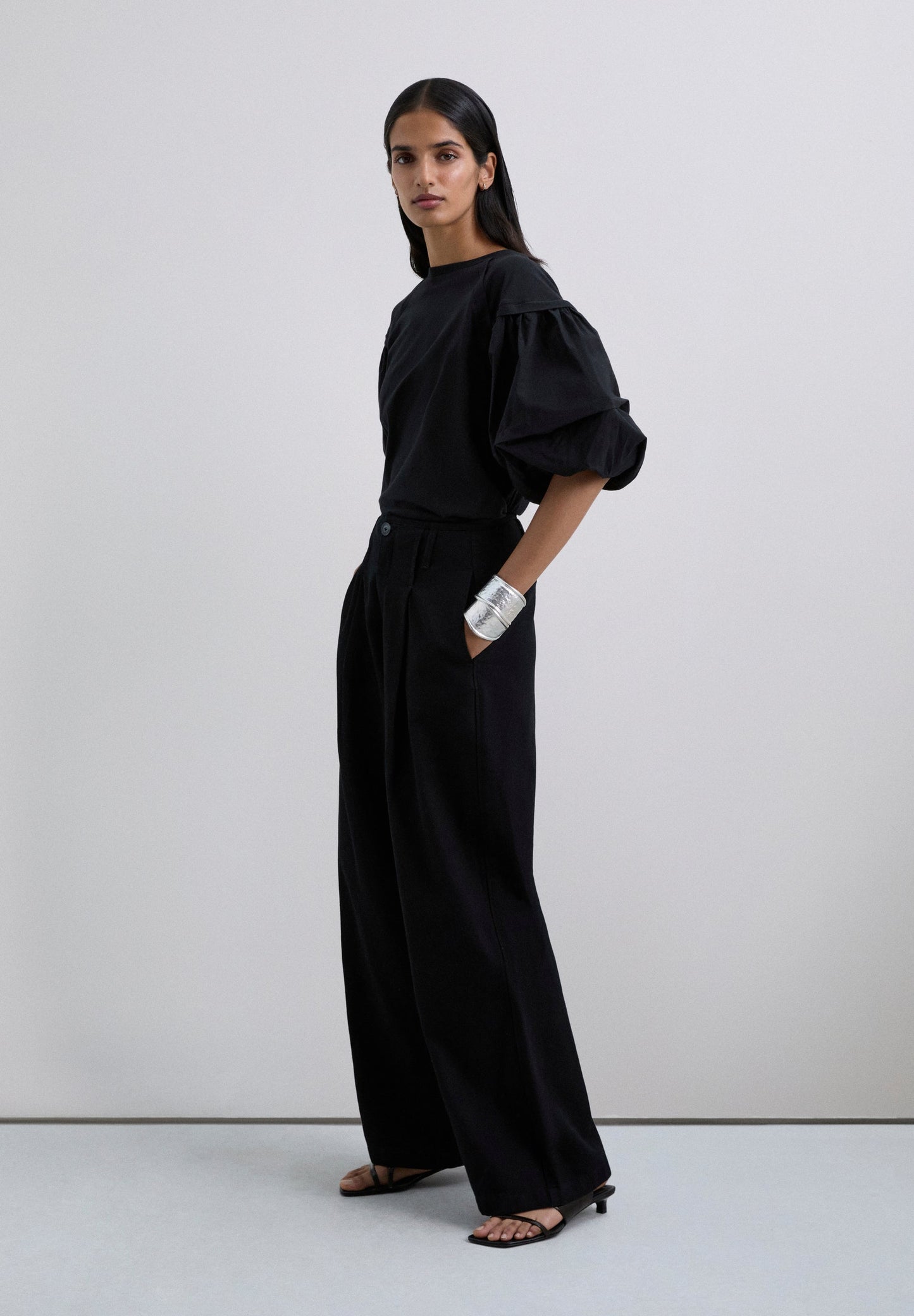 PUFFED SLEEVE T-SHIRT