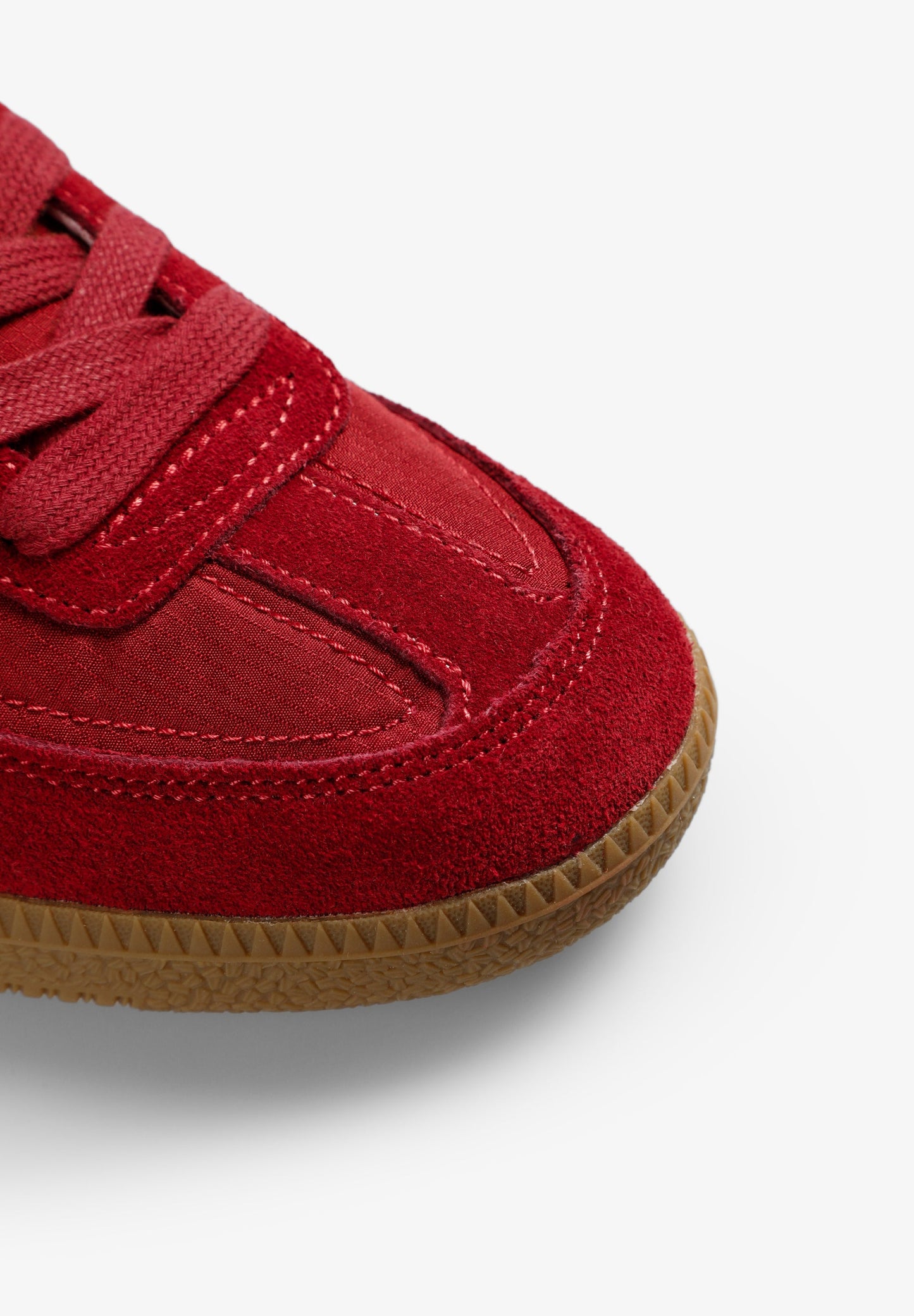 CONTRAST RETRO SNEAKERS