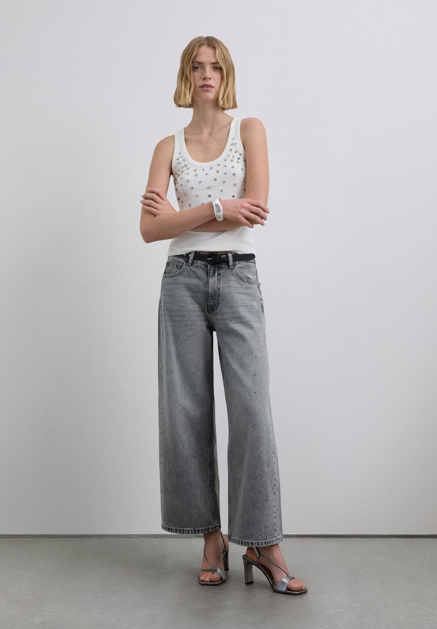 STRAIGHT JEANS WITH STUDS