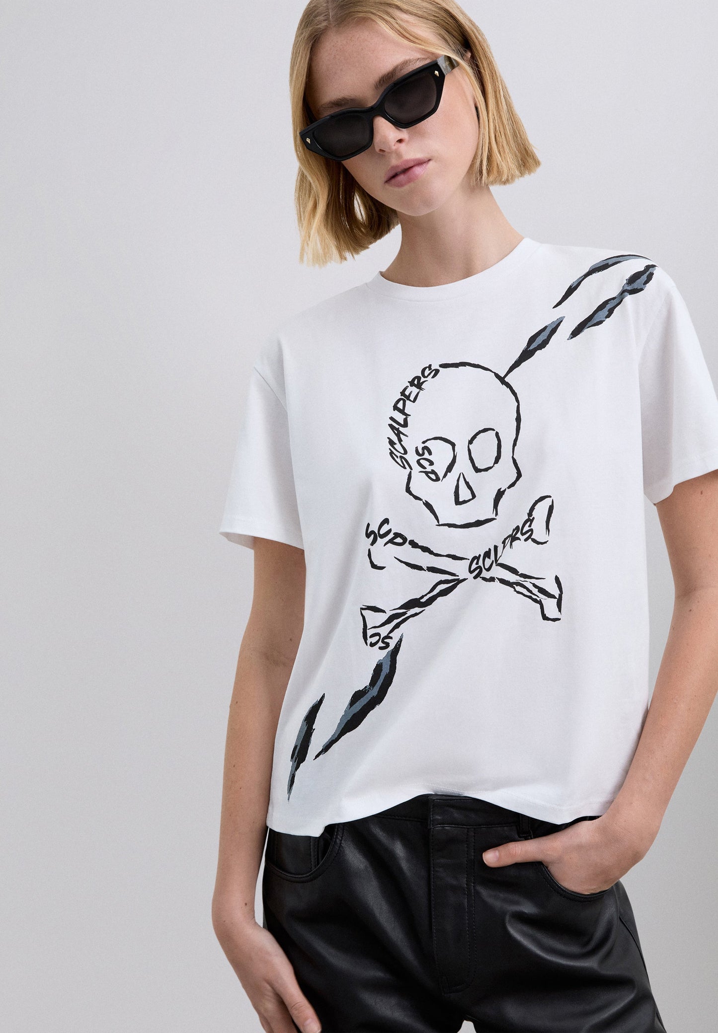 T-SHIRT WITH SKULL PRINT