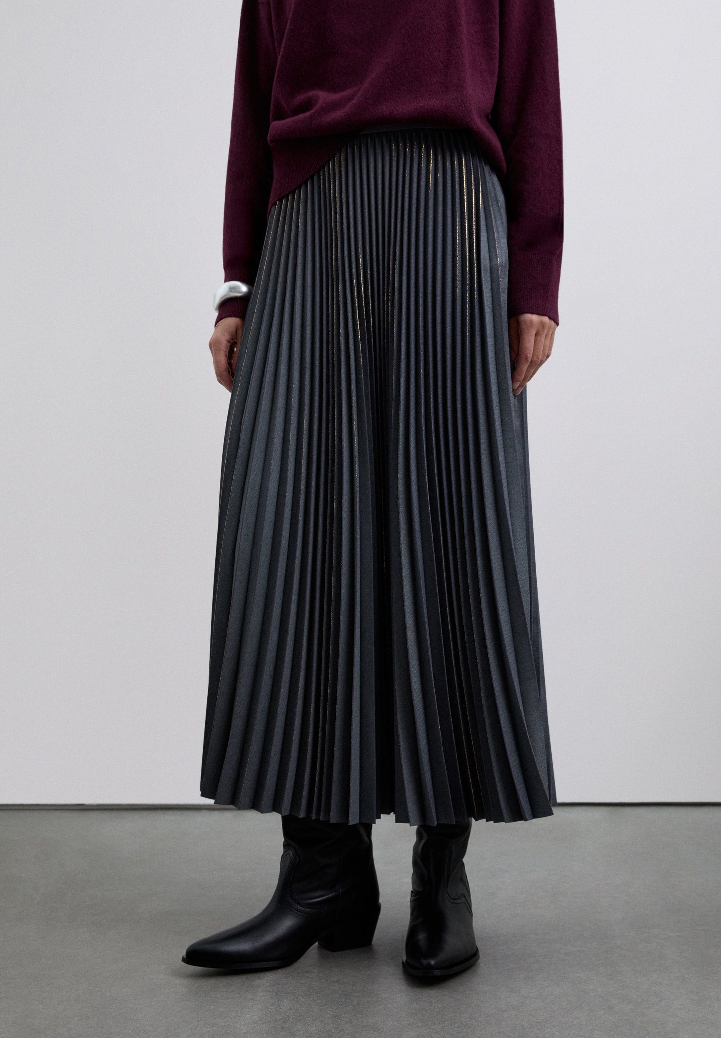 PLEATED SKIRT WITH LUREX DETAILS