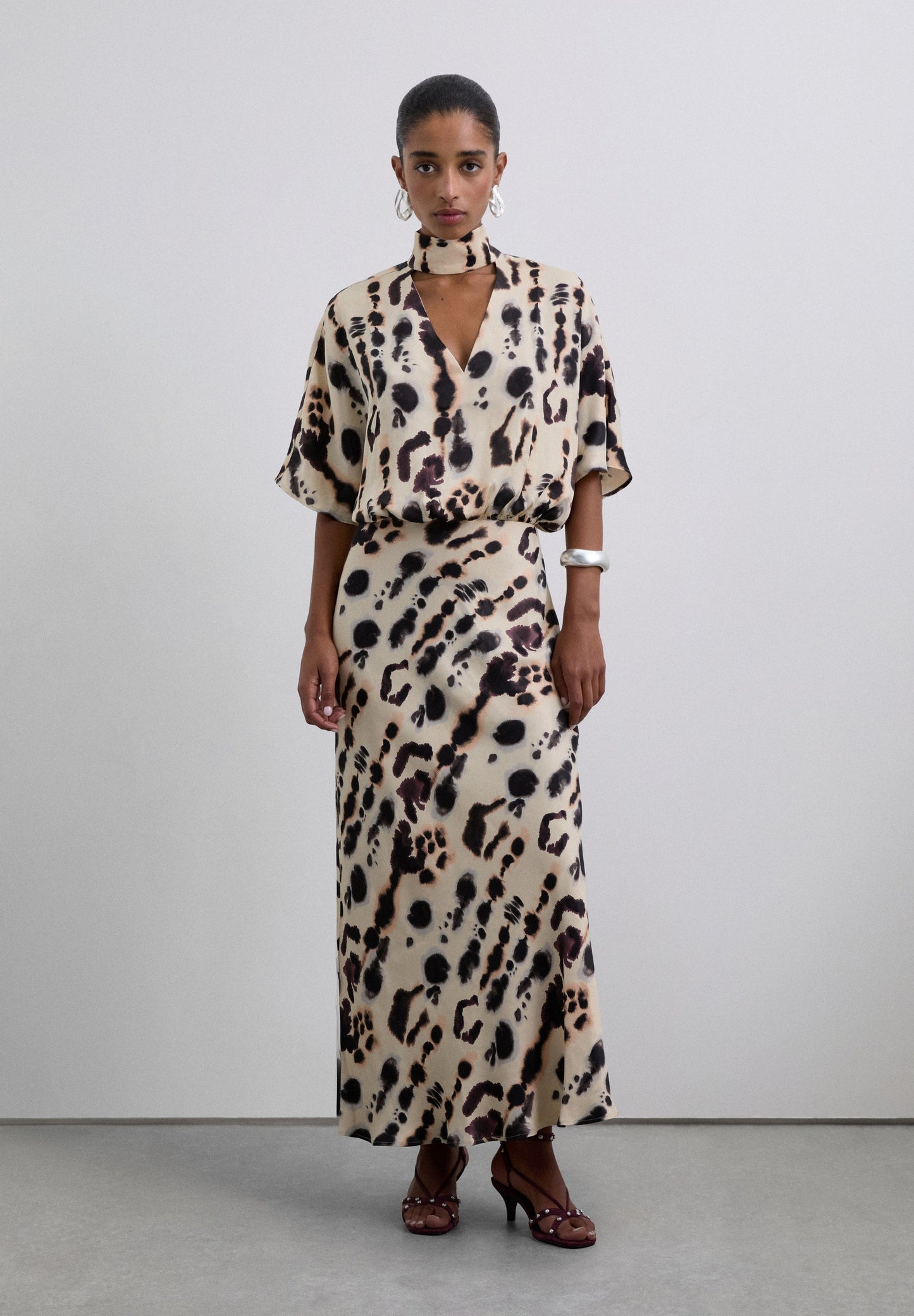 SATIJNACHTIG SOEPELVALLEND OVERHEMD