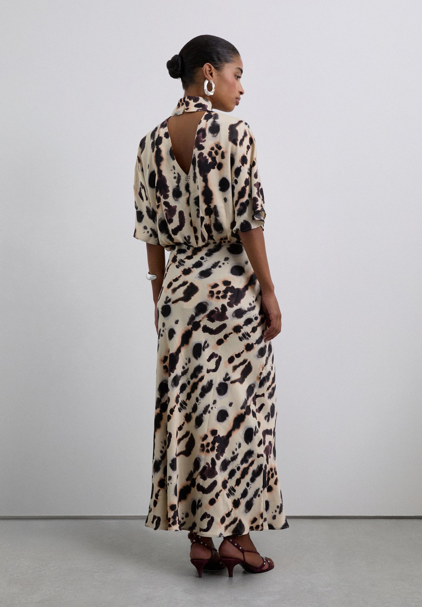 SATIJNACHTIG SOEPELVALLEND OVERHEMD