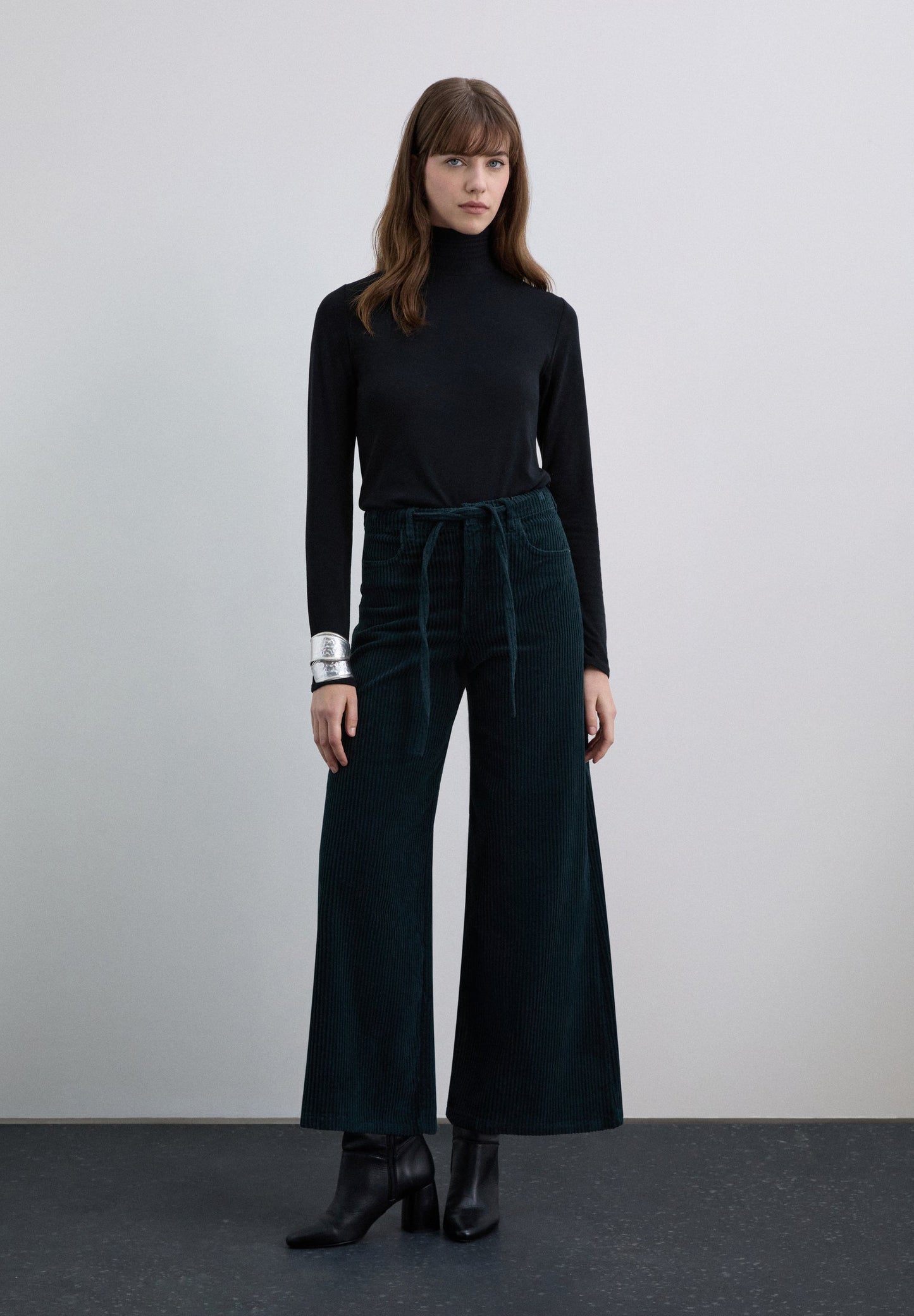 CORDUROY DRAWSTRING TROUSERS.