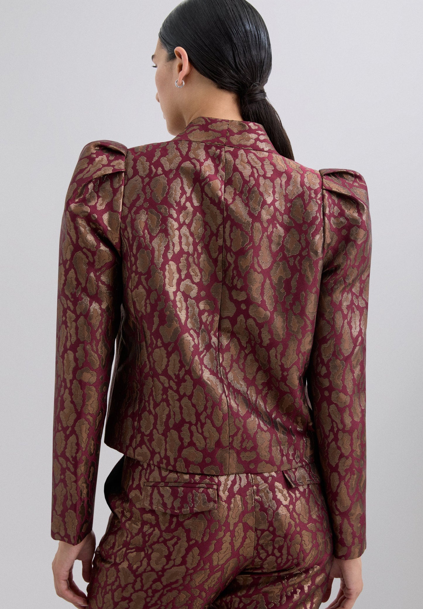 CROPPED METALLIC ANIMAL PRINT BLAZER