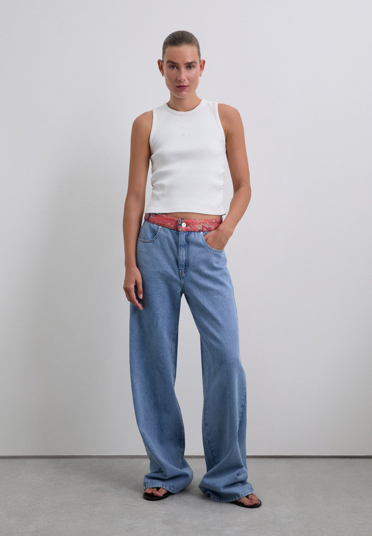 MID-RISE JEANS