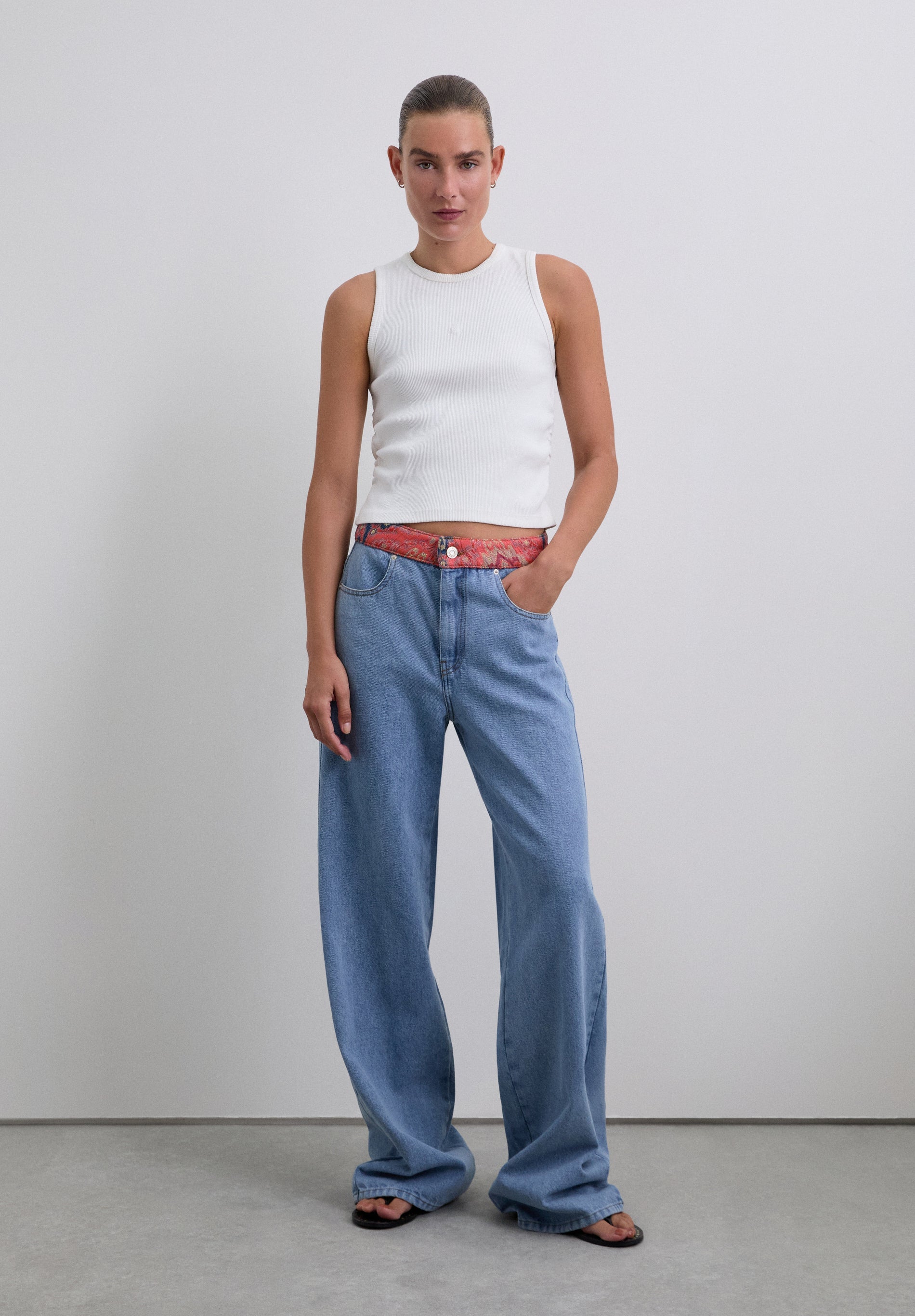 MID-RISE JEANS