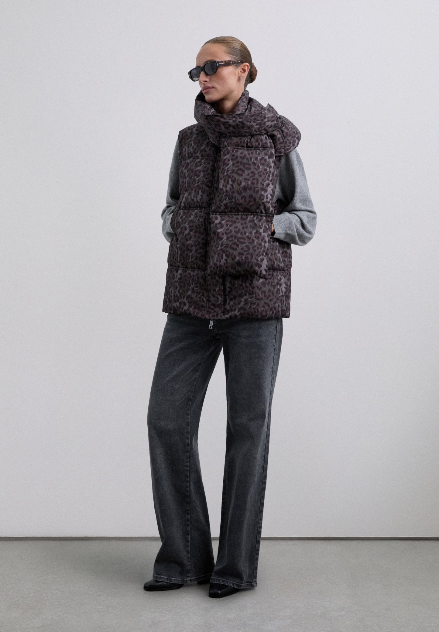 ANIMAL PRINT GILET WITH DETACHABLE SCARF