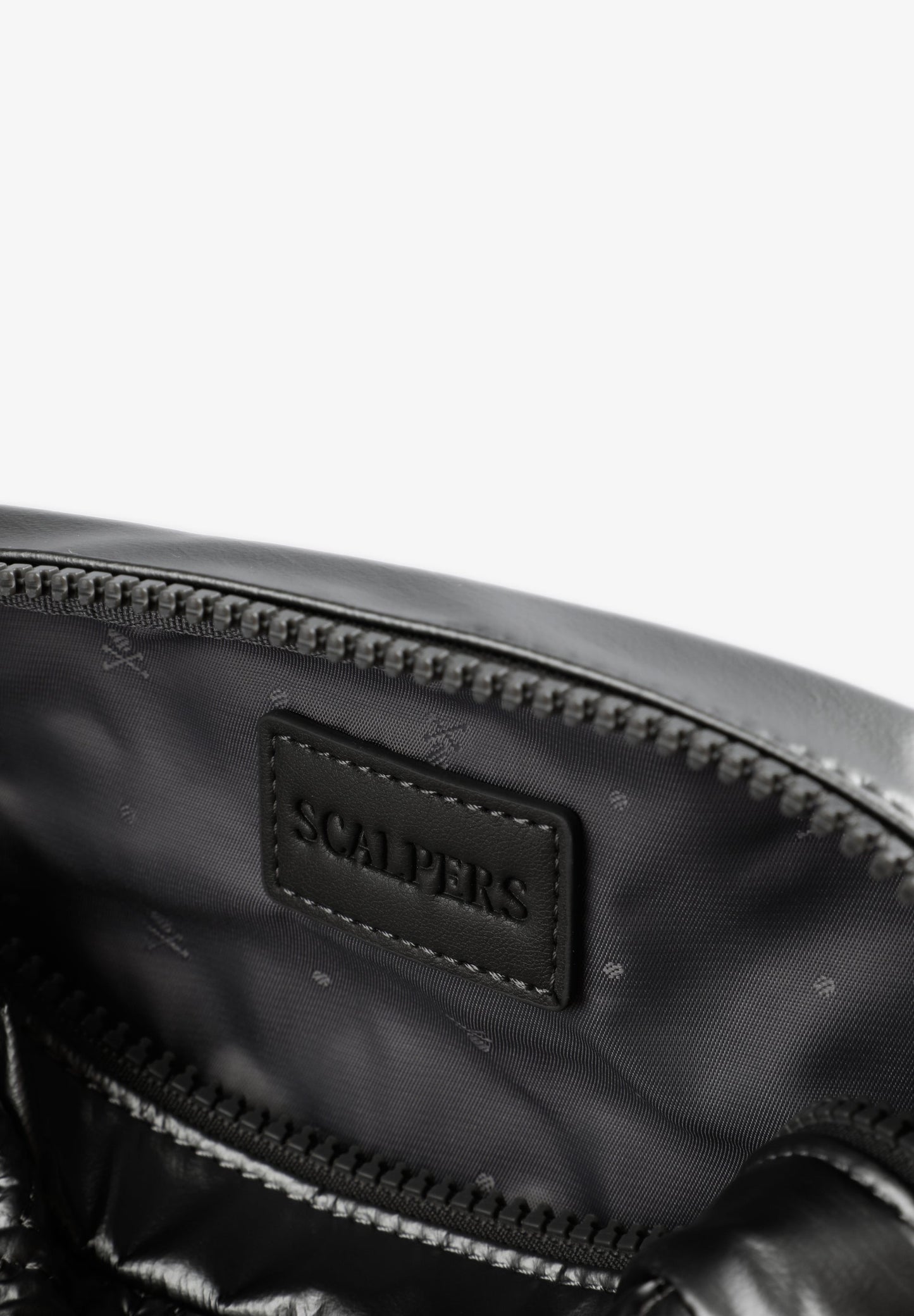 QUILTED TOILETRY BAG WITH SKULL