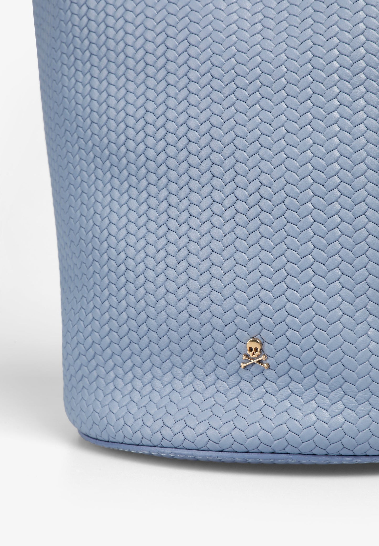 BUCKET BAG IN 100% BRAIDED LEATHER