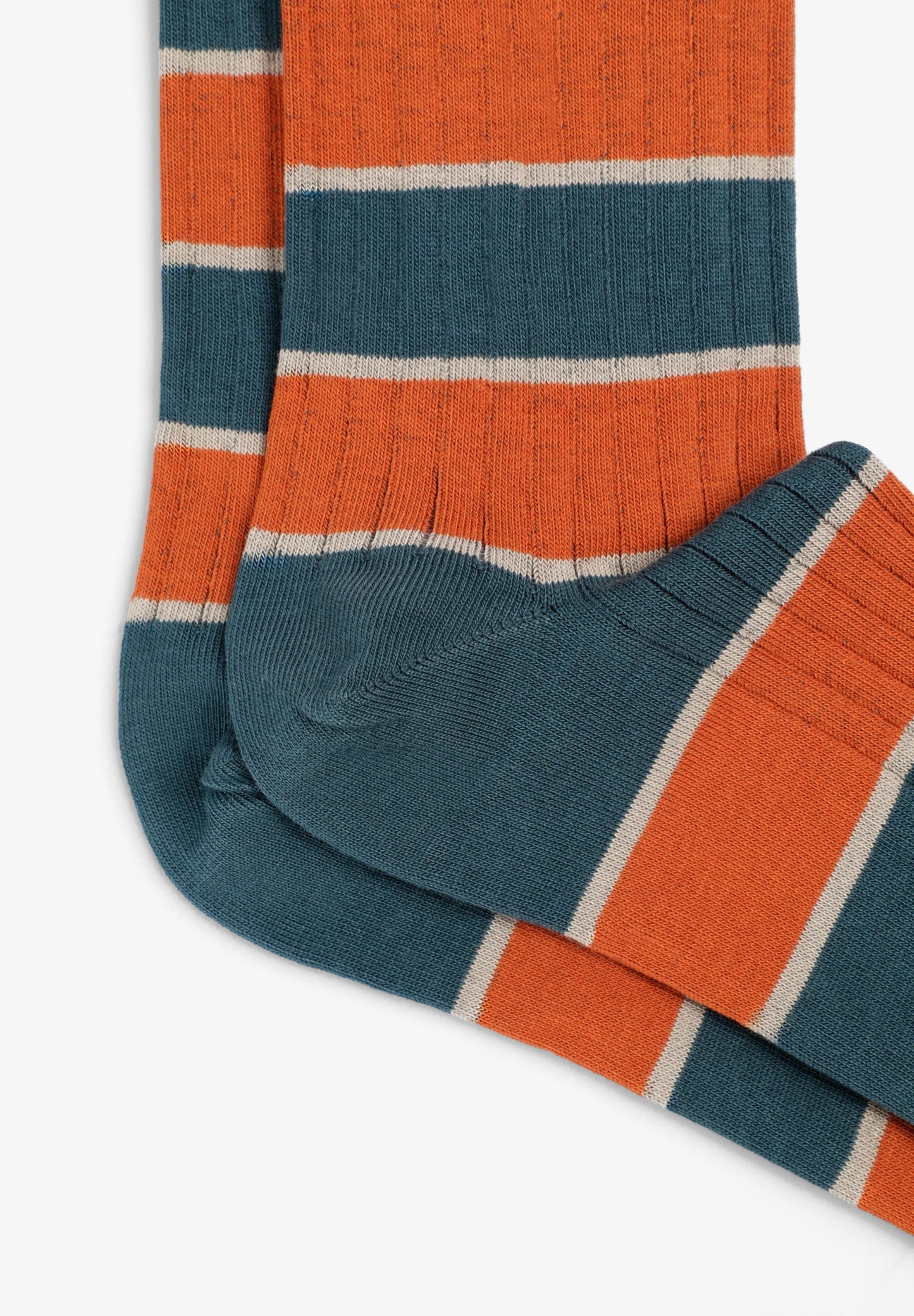 CONTRAST STRIPED SOCKS