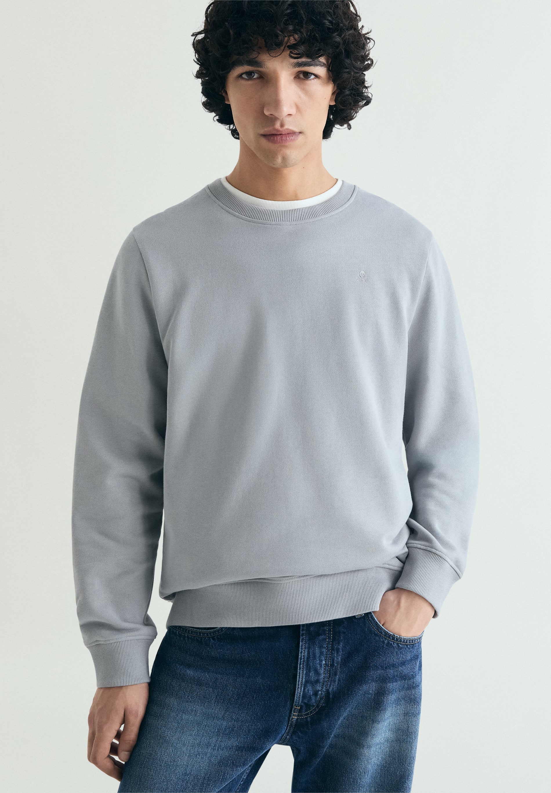 WASHED EMBROIDERED SWEATSHIRT