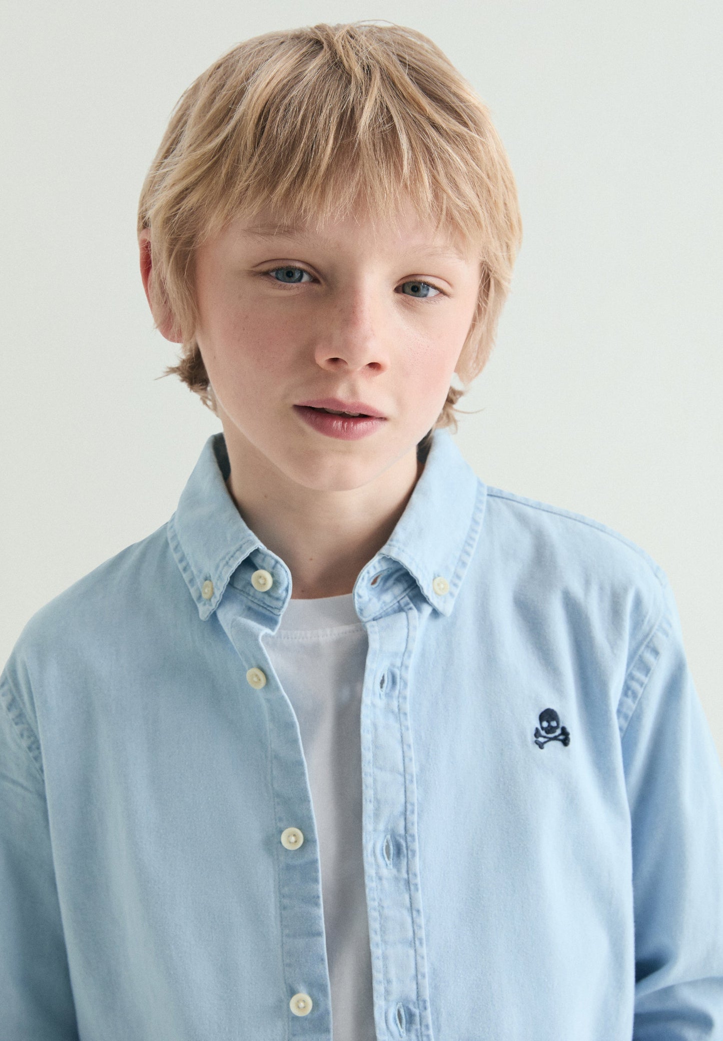 BUTTON-DOWN COLLAR DENIM SHIRT