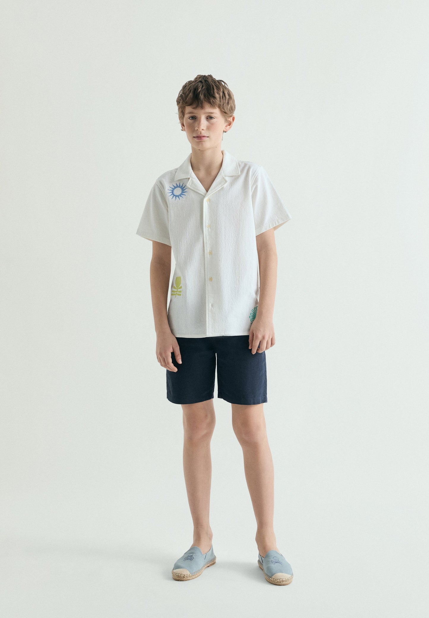 SHORT SLEEVE SHIRT WITH EMBROIDERY