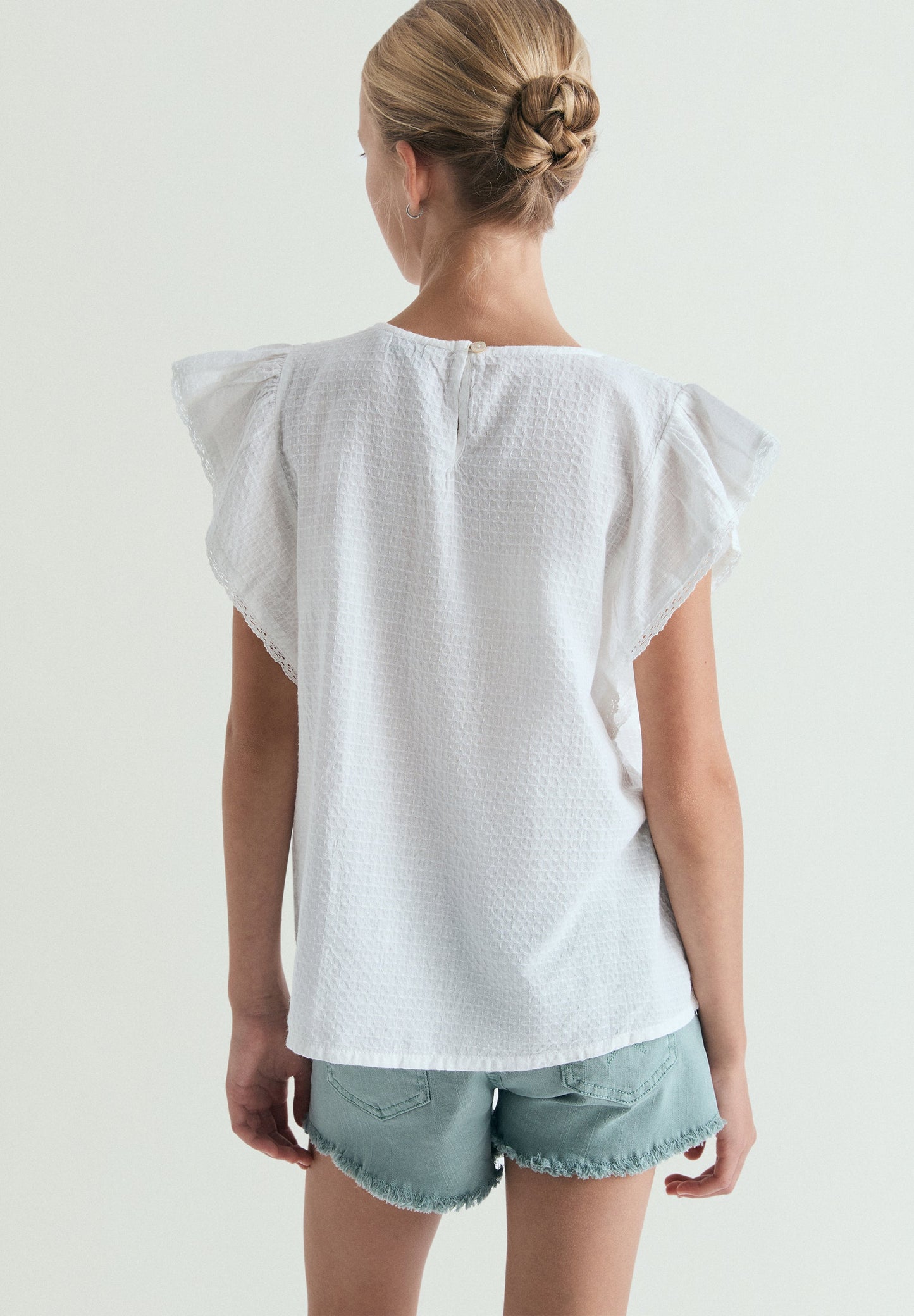 SLEEVELESS BLOUSE