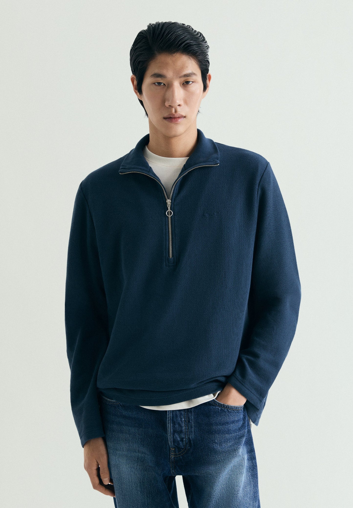 HALF ZIP SWEATSHIRT