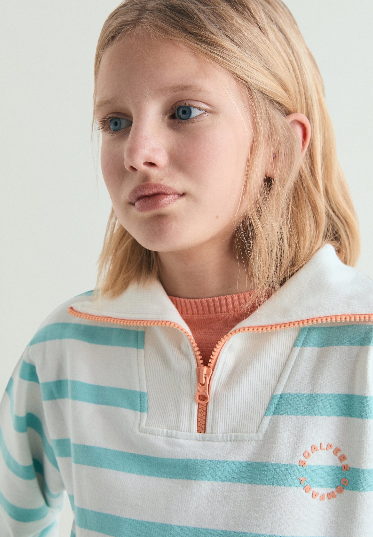 HIGH NECK STRIPED SWEATSHIRT