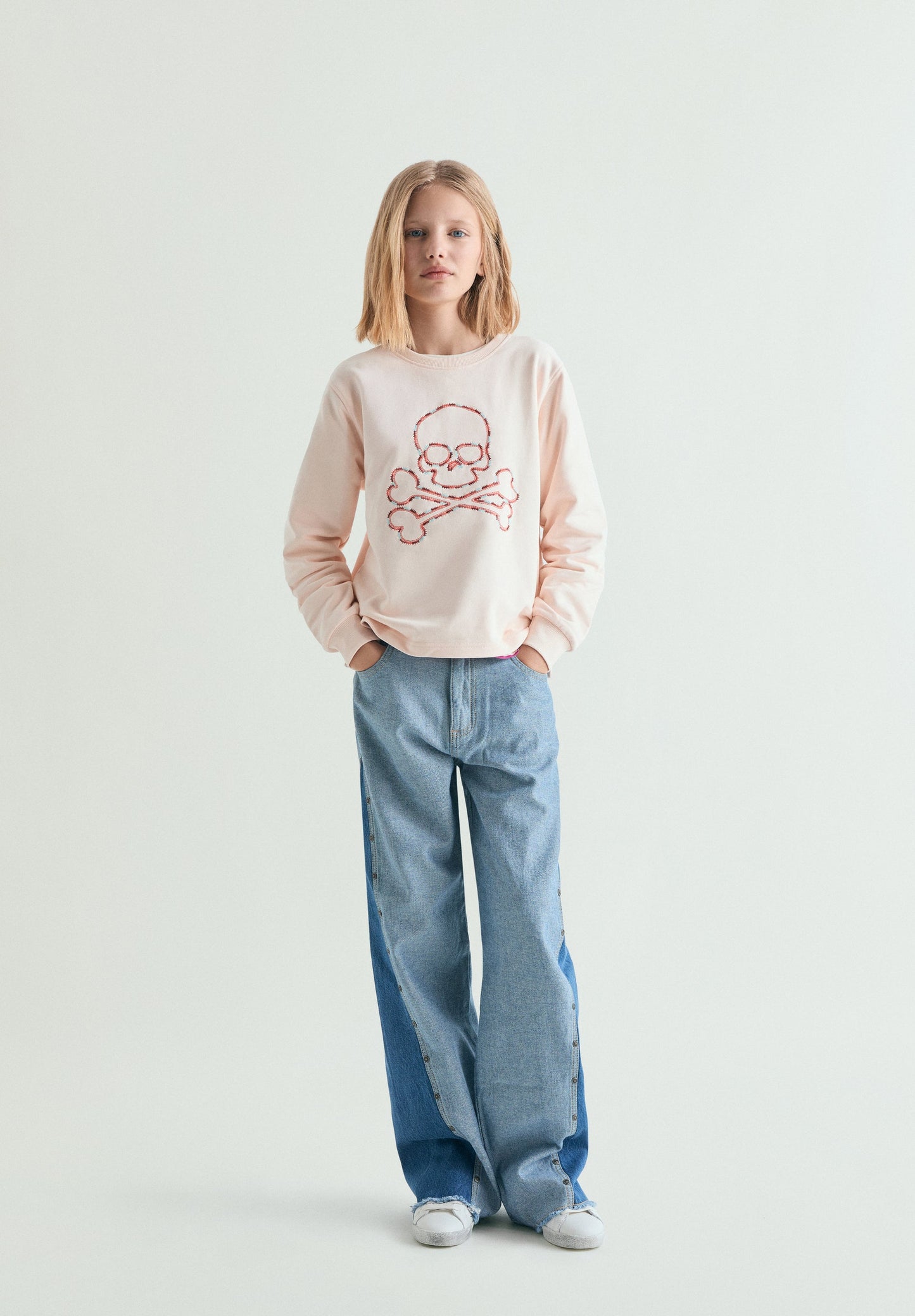 SWEATSHIRT WITH CONTRAST EMBROIDERY