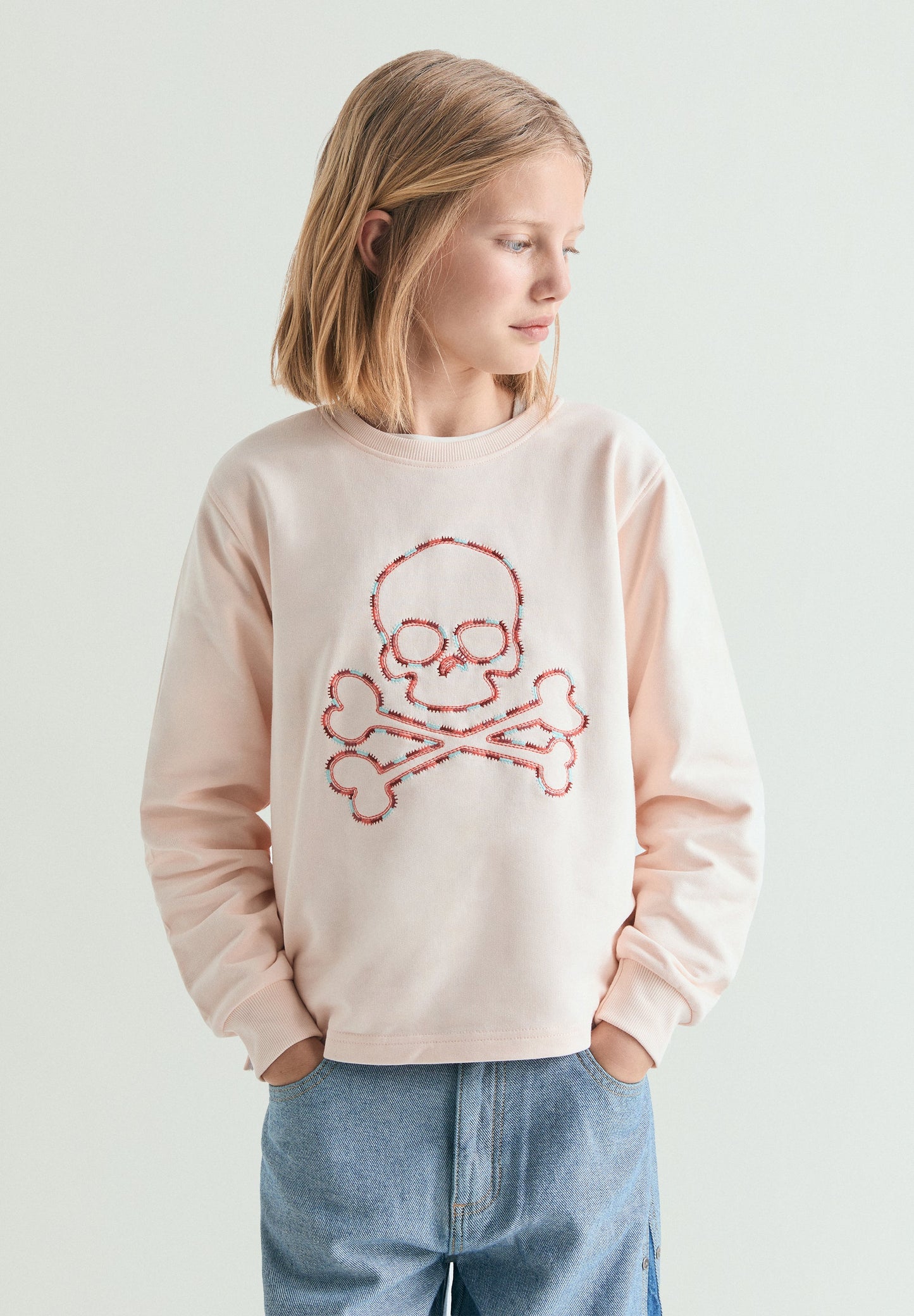 SWEATSHIRT WITH CONTRAST EMBROIDERY