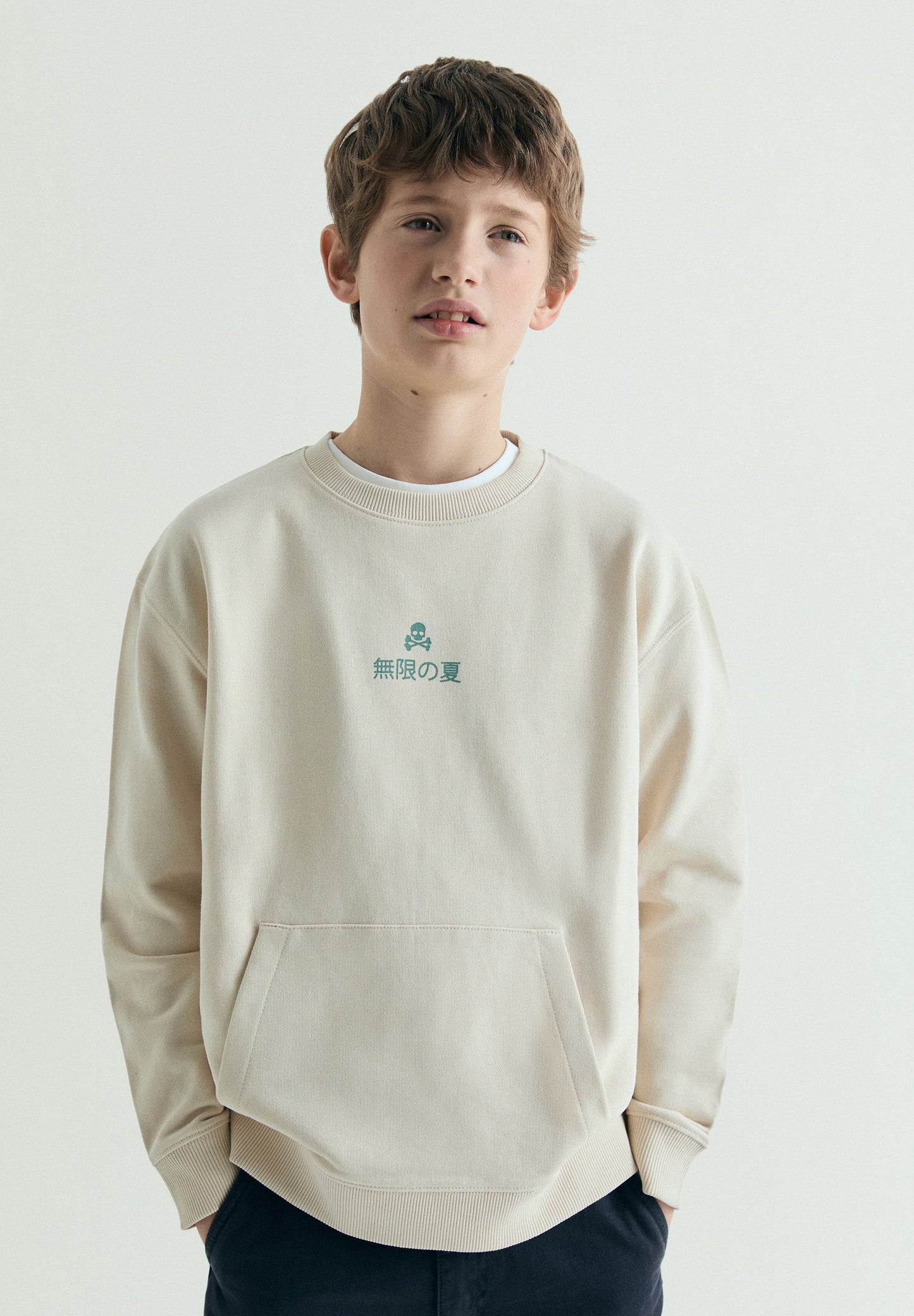 SWEATSHIRT WITH BACK PRINT AND POCKET