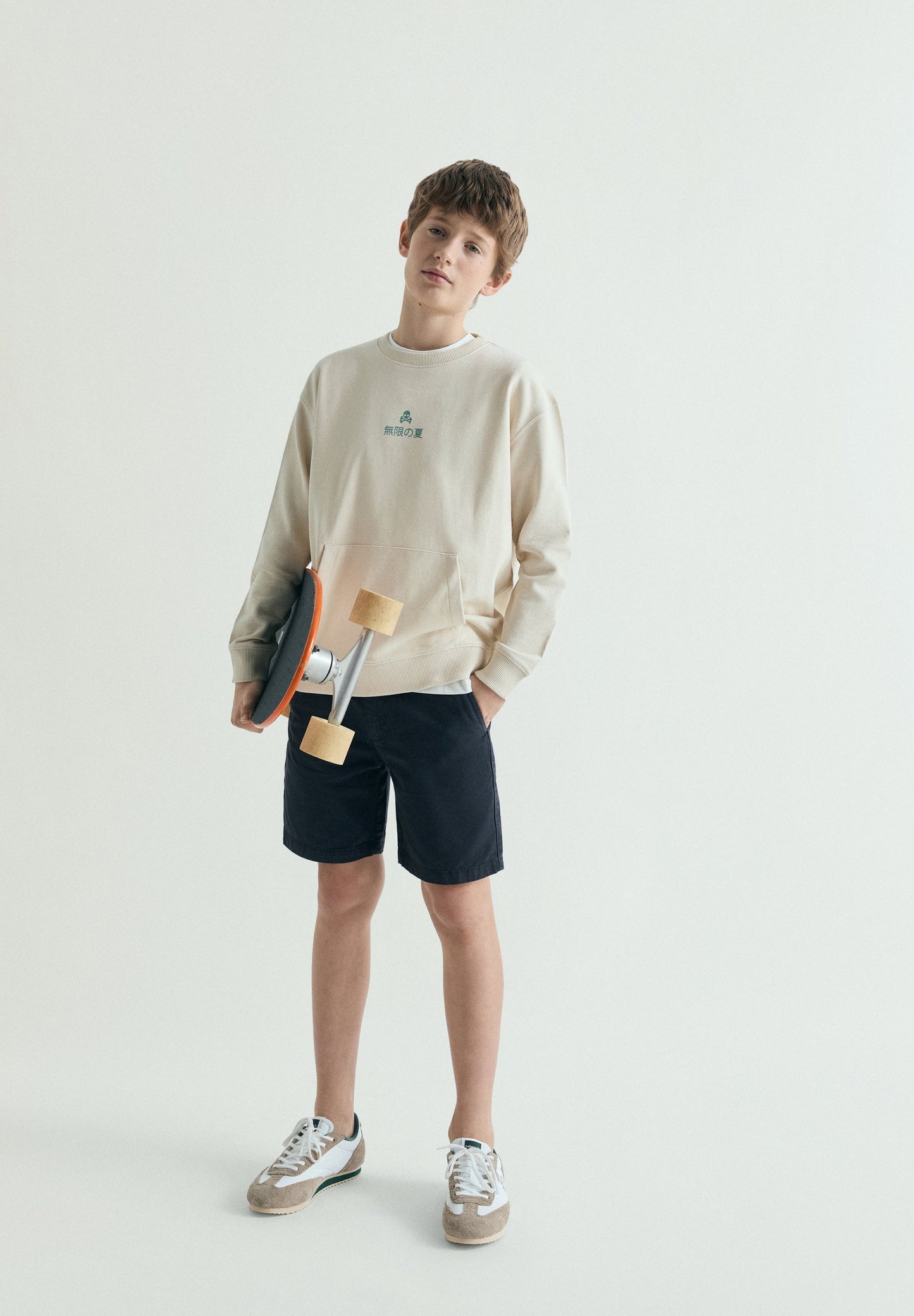 SWEATSHIRT WITH BACK PRINT AND POCKET