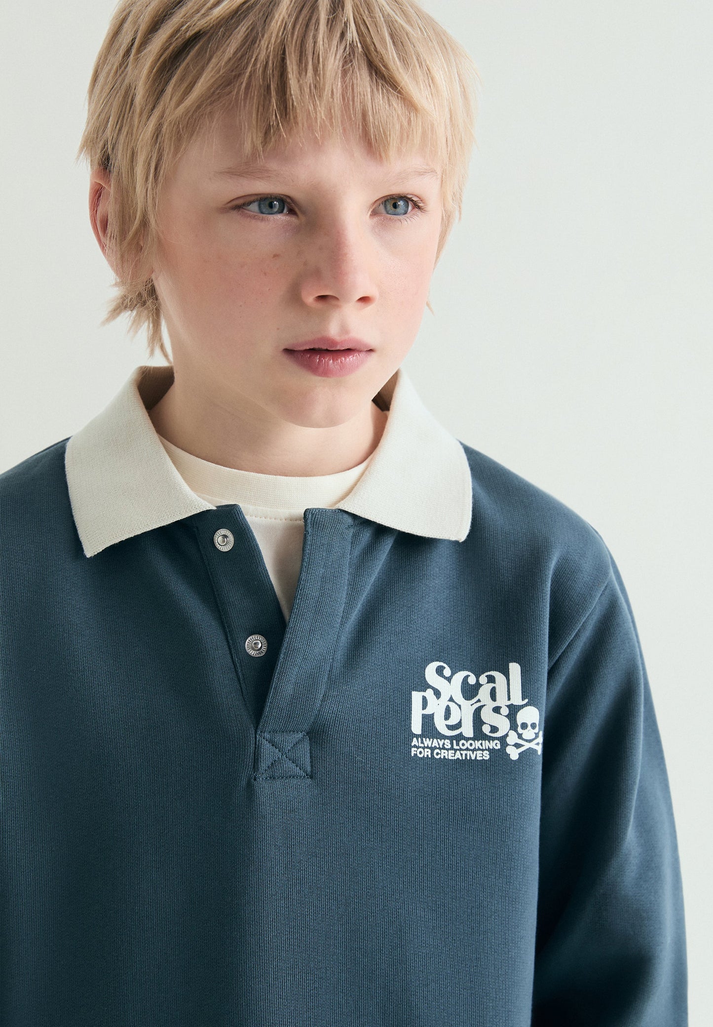 POLO SHIRT-STYLE SWEATSHIRT.