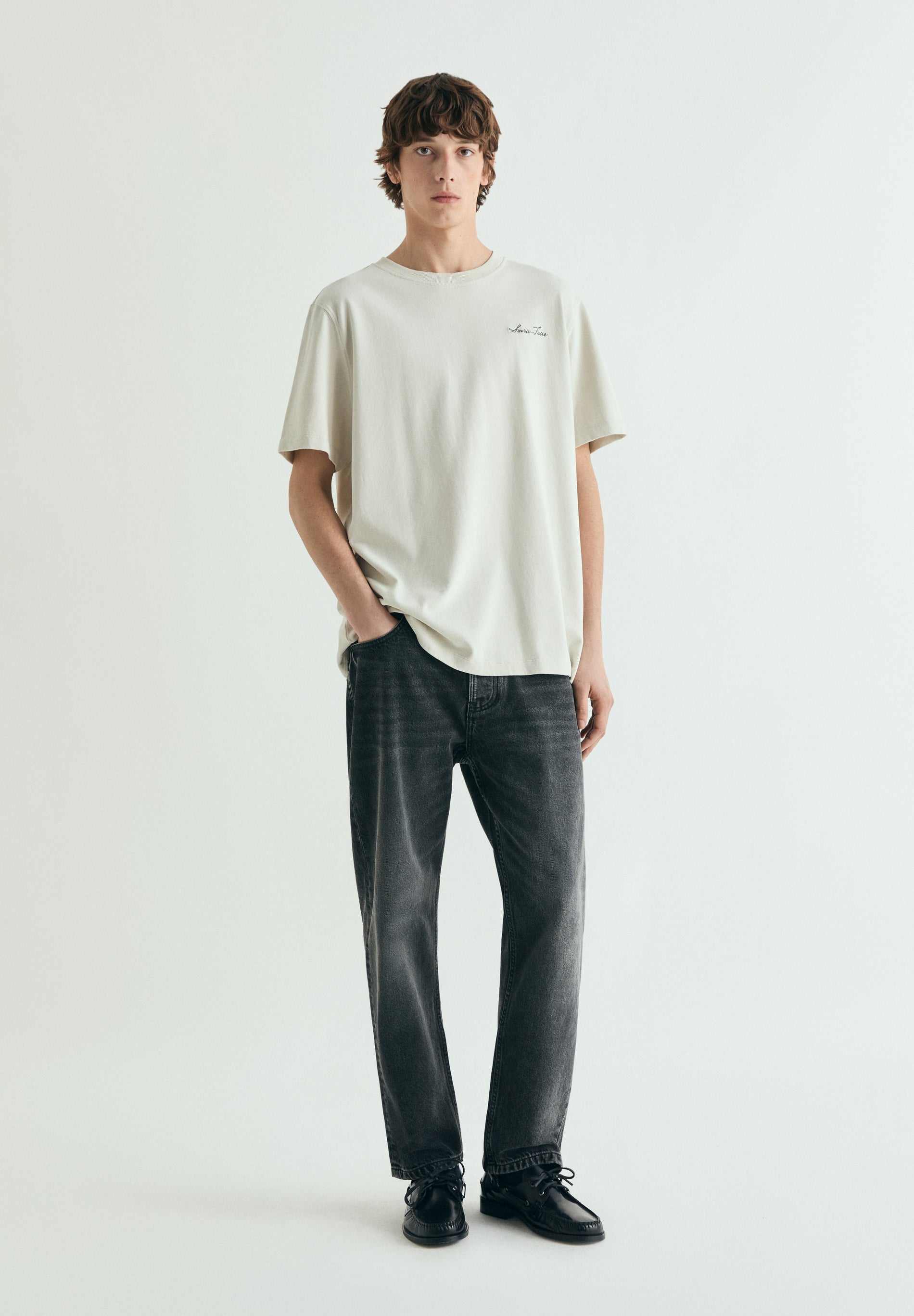 RELAXED CONTRAST EMBROIDERED T-SHIRT