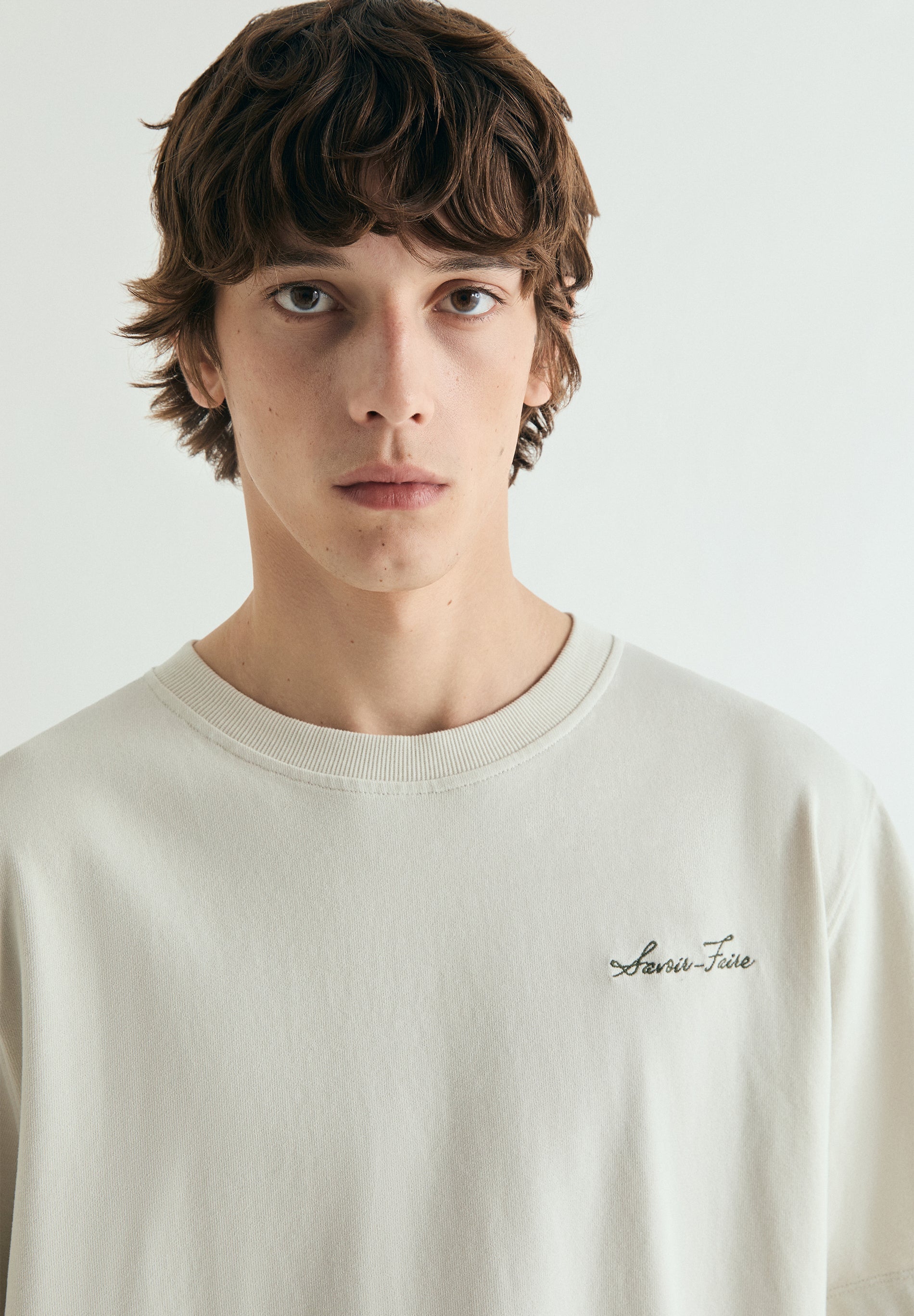 RELAXED CONTRAST EMBROIDERED T-SHIRT