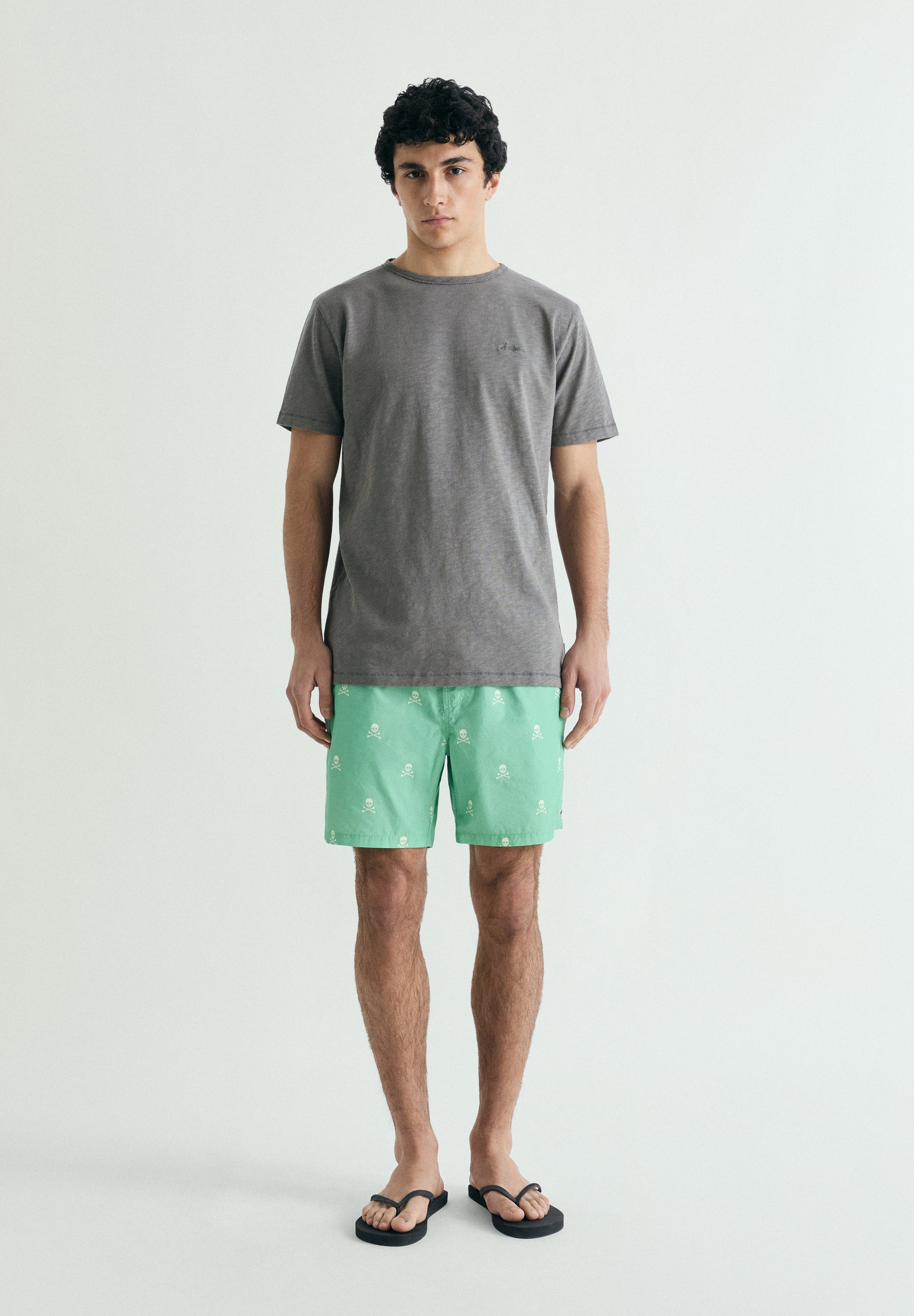 CONTRAST SKULL SWIMMING TRUNKS