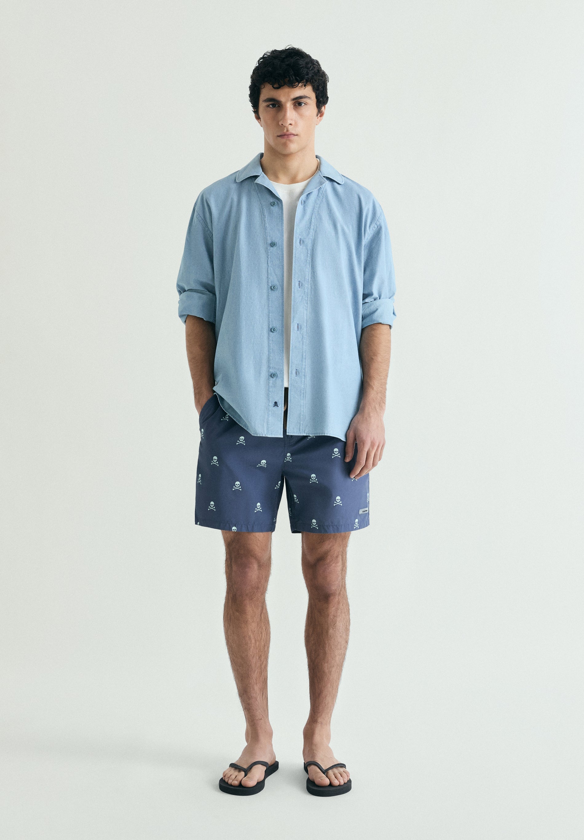CONTRAST SKULL SWIMMING TRUNKS