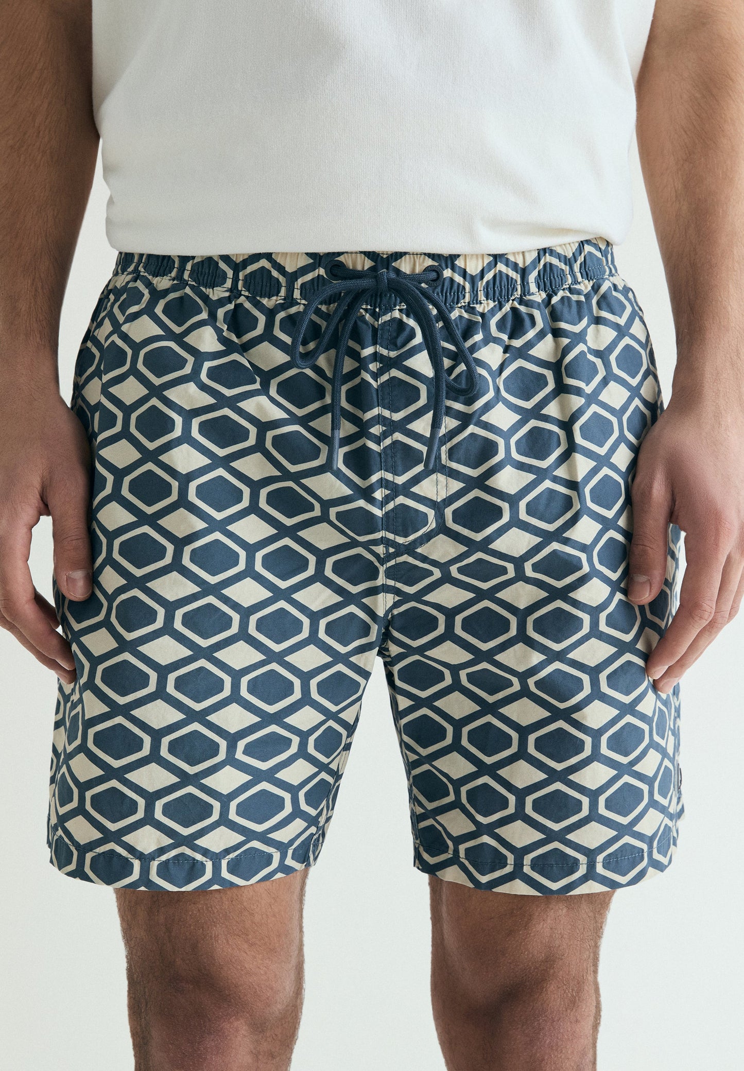 GEOMETRIC PRINT SWIMMING TRUNKS