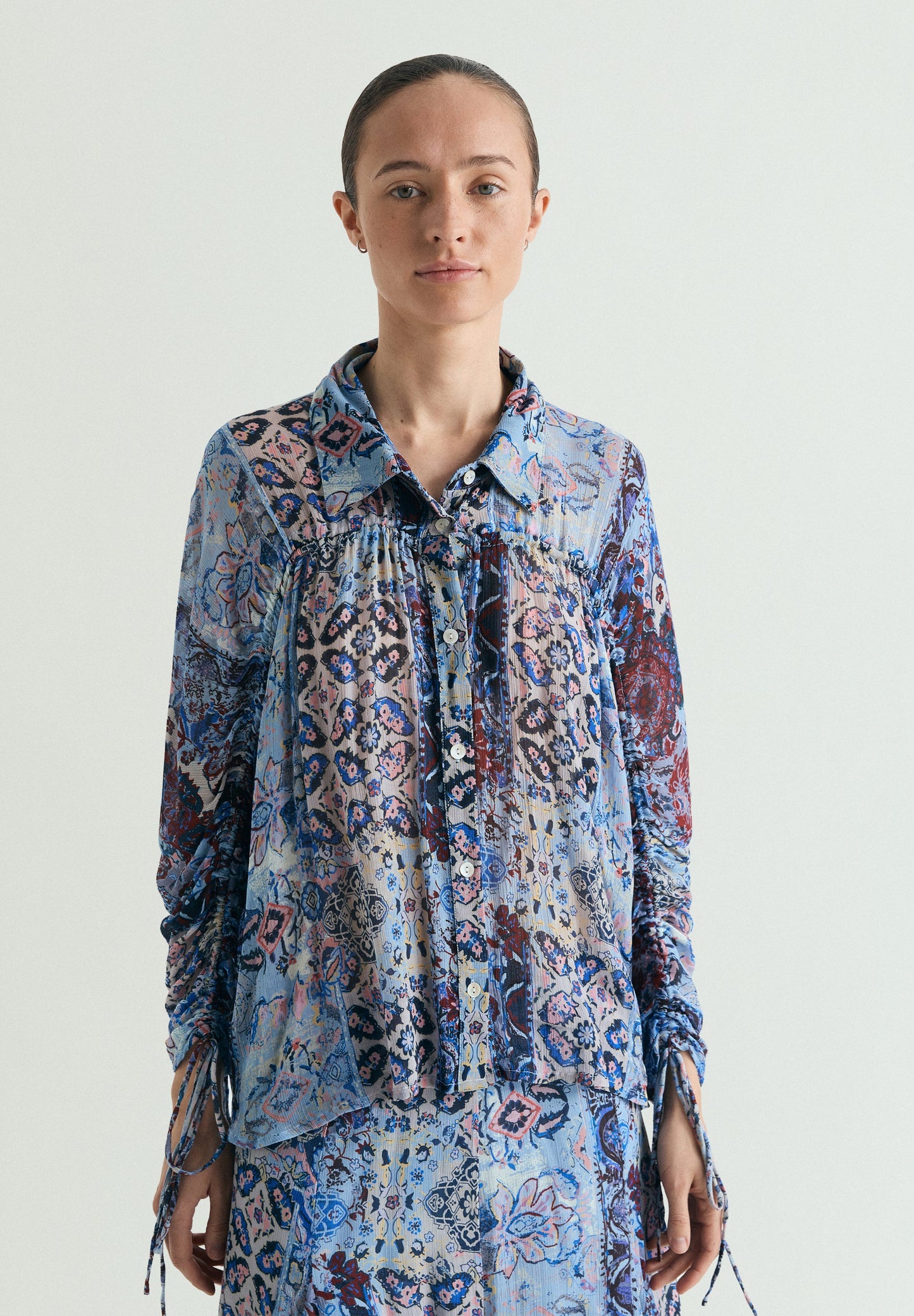 PRINTED FLOWING BLOUSE