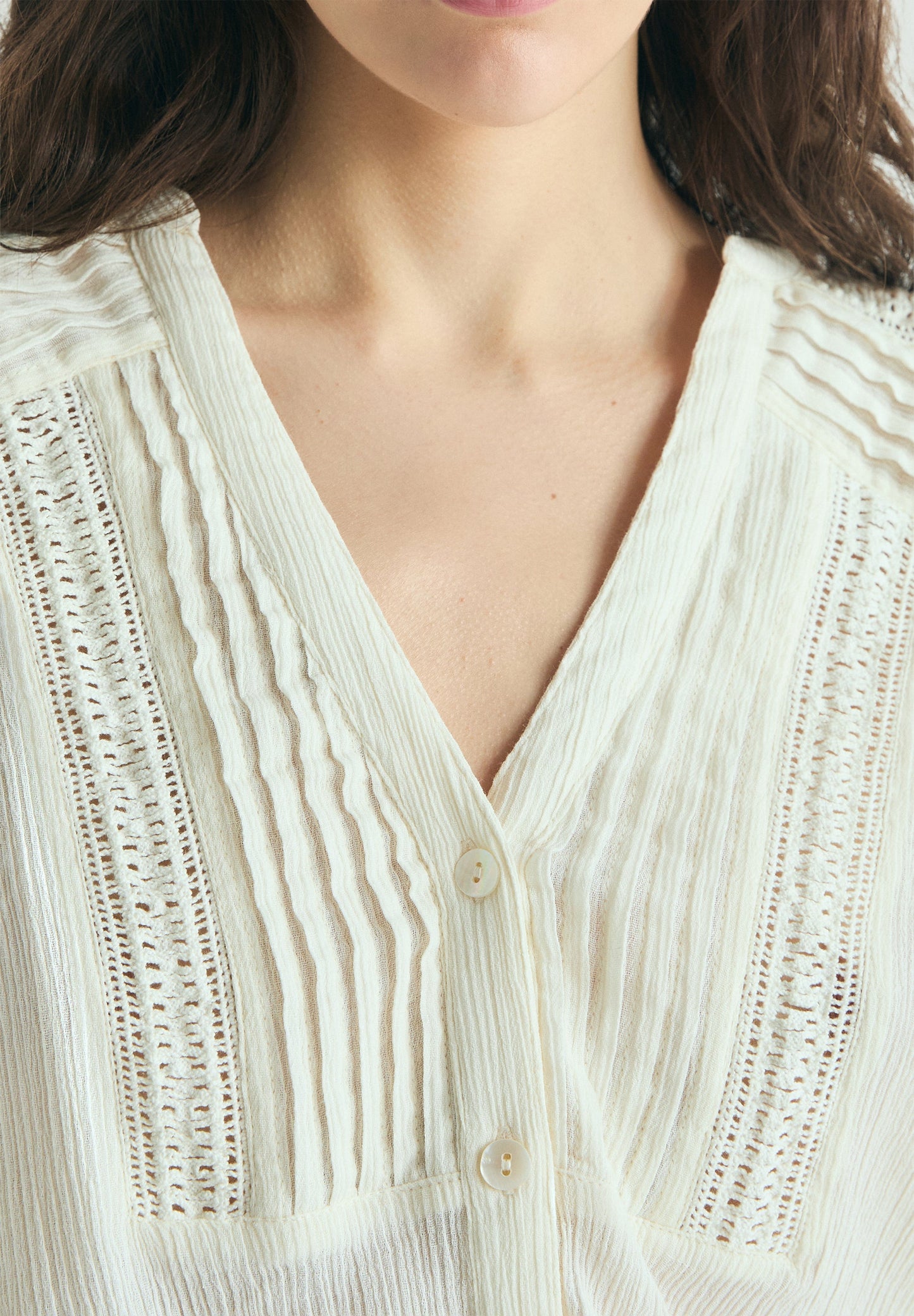 BLOUSE WITH LACE DETAIL